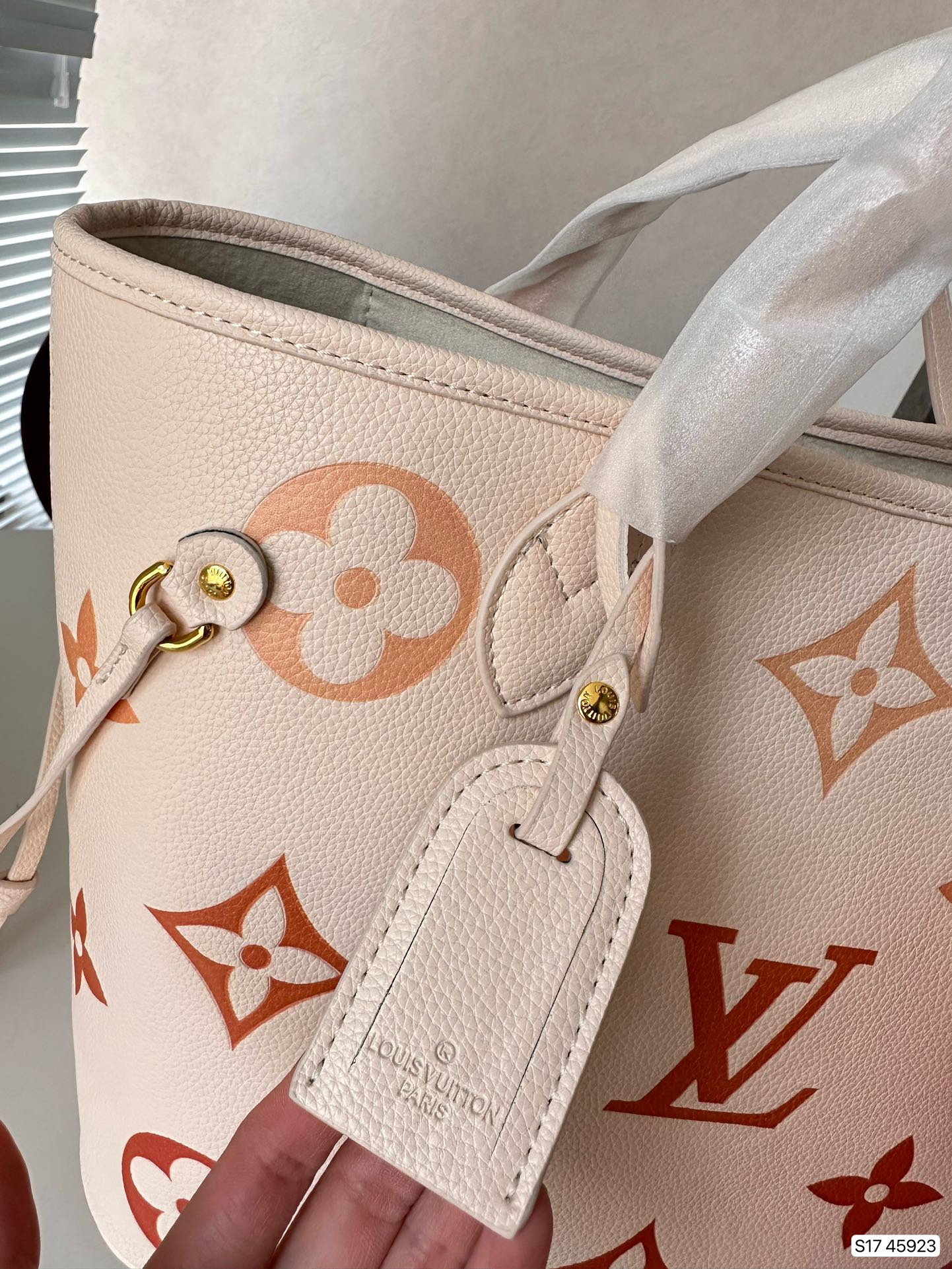 EN - Luxury Bags LUV 843