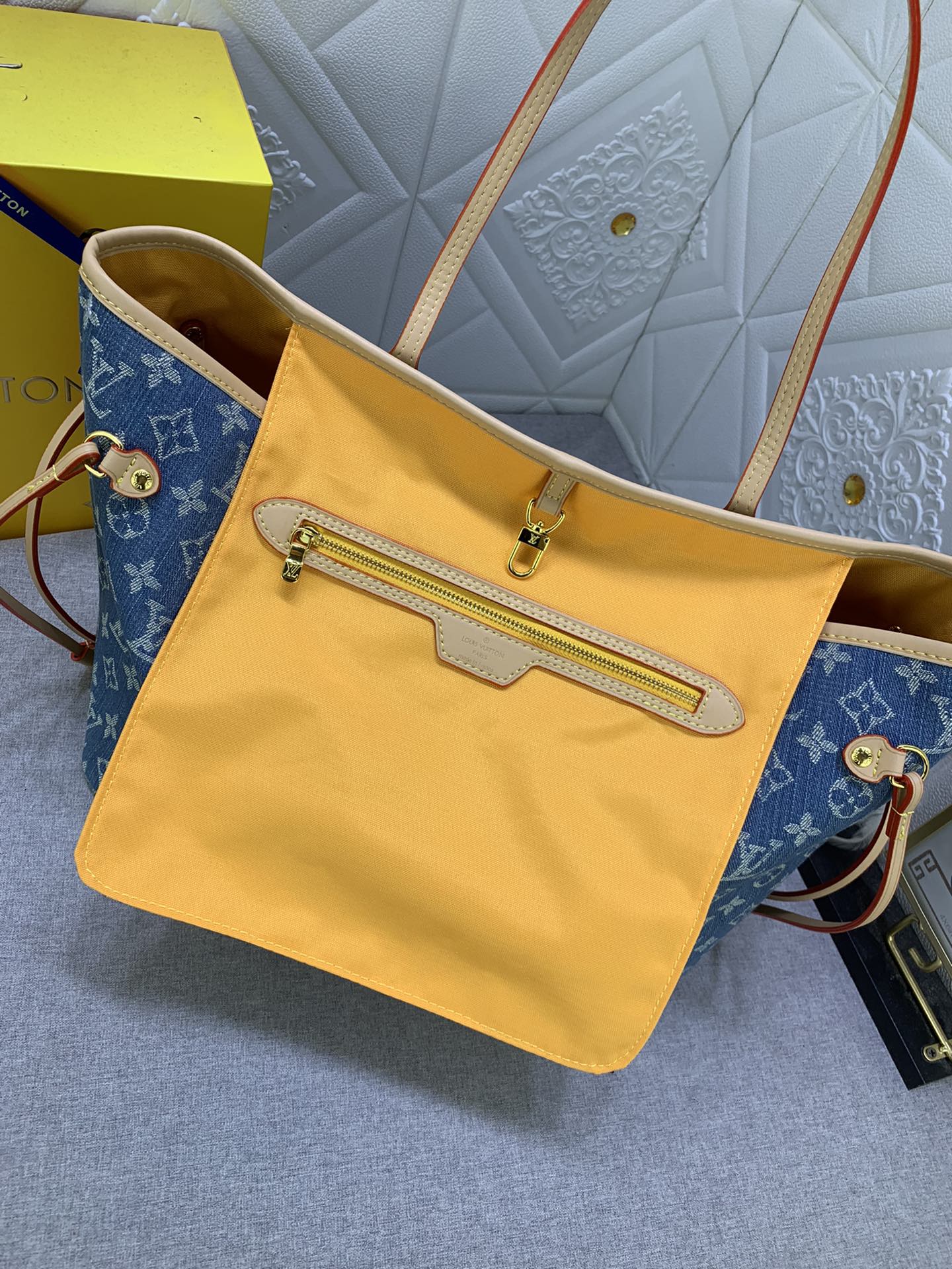 EN - Luxury Bags LUV 877