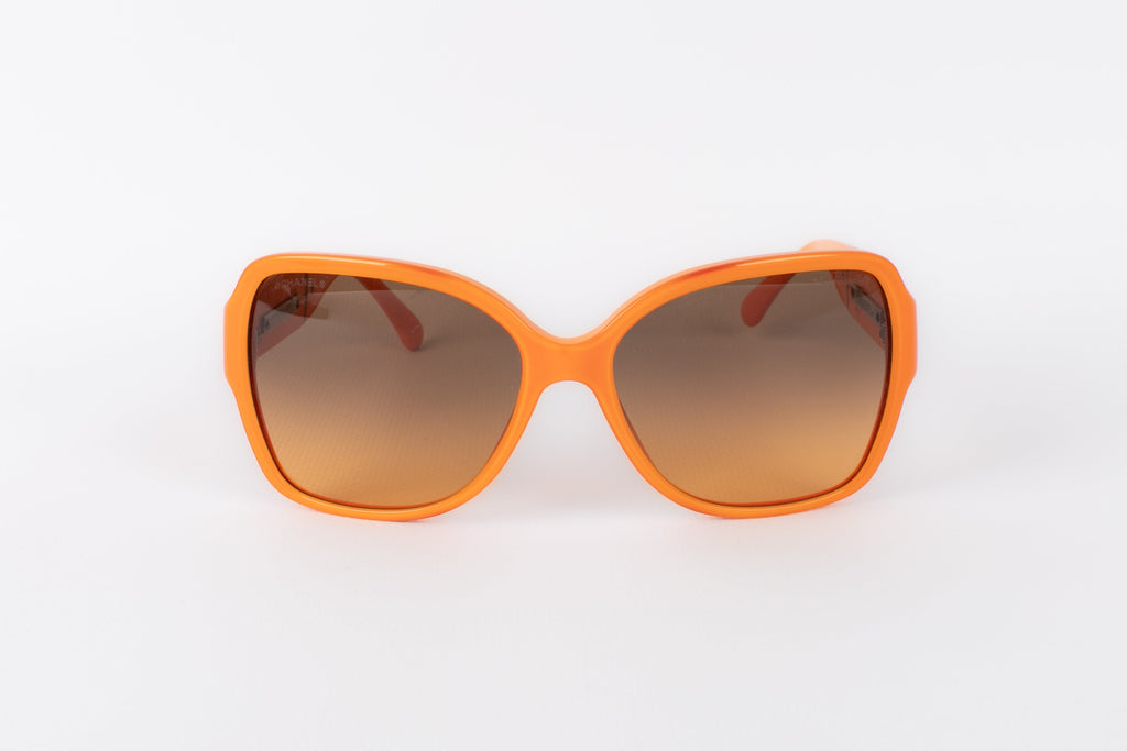 Lunettes de soleil oranges Chanel