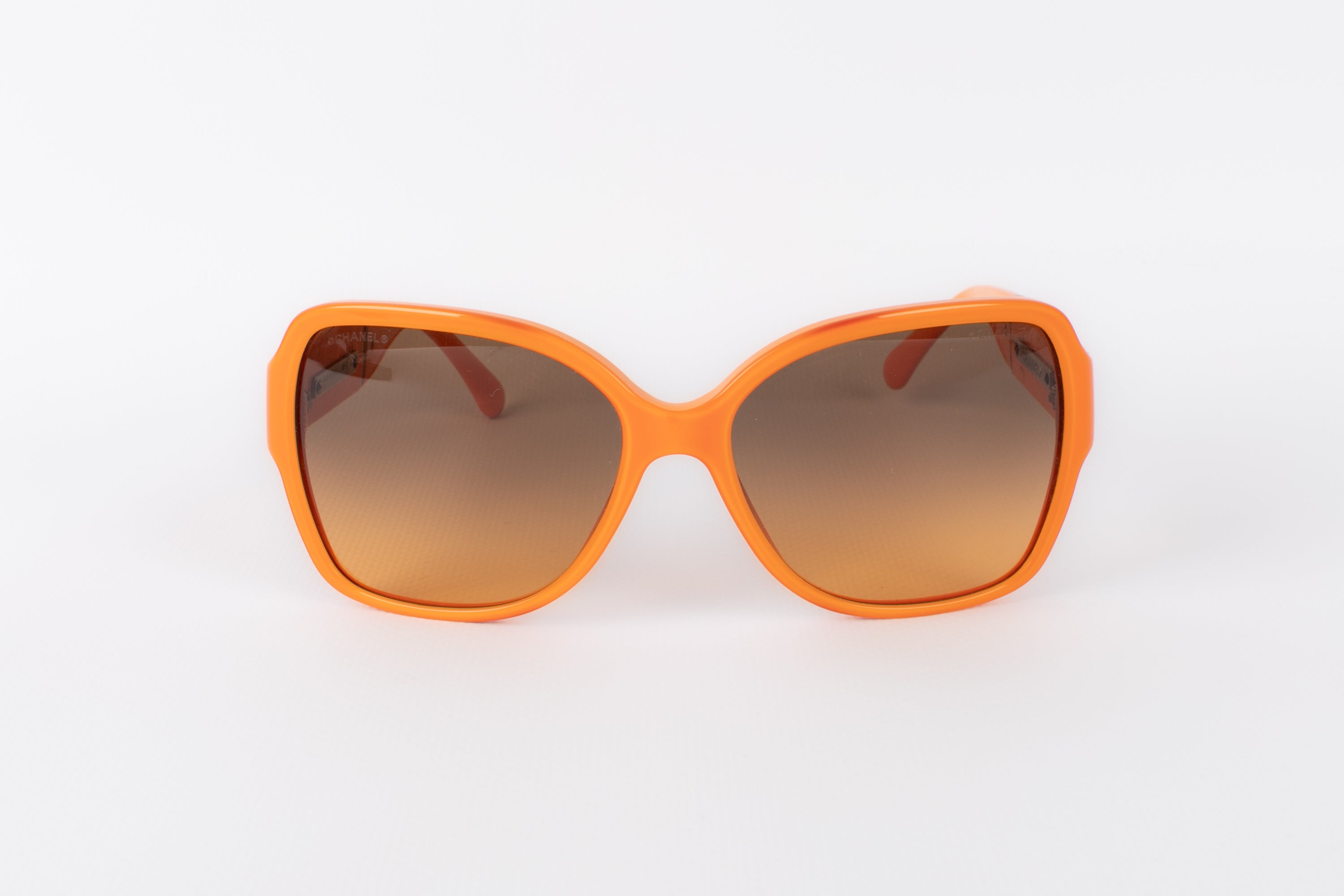 Lunettes de soleil oranges Chanel