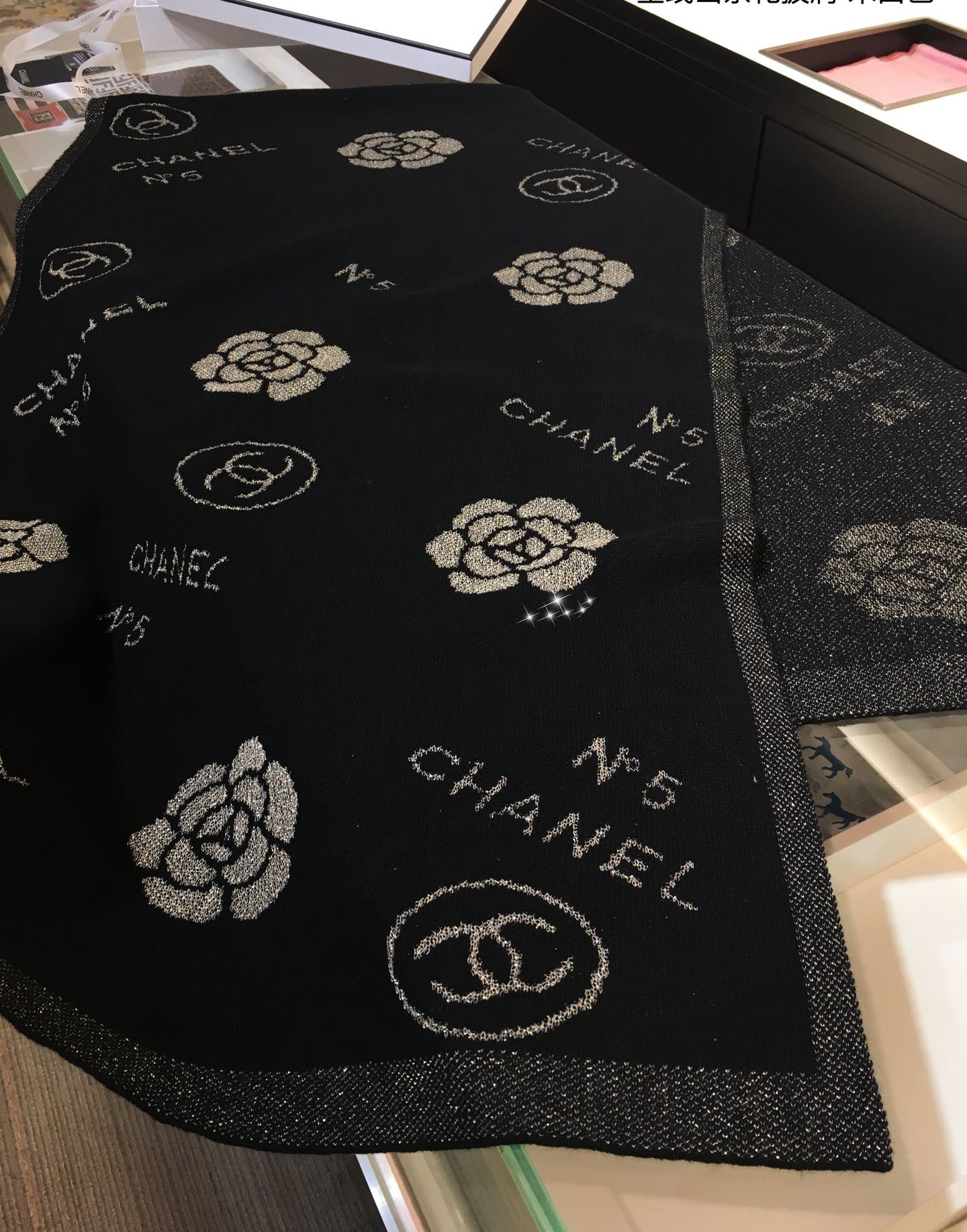EN - Luxury  CHL  Scarf 001
