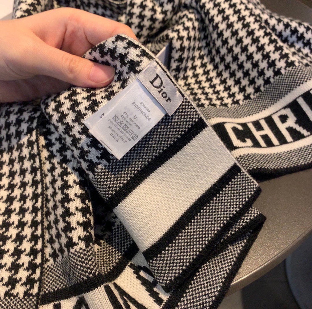 EN - Luxury  DIR Scarf 002