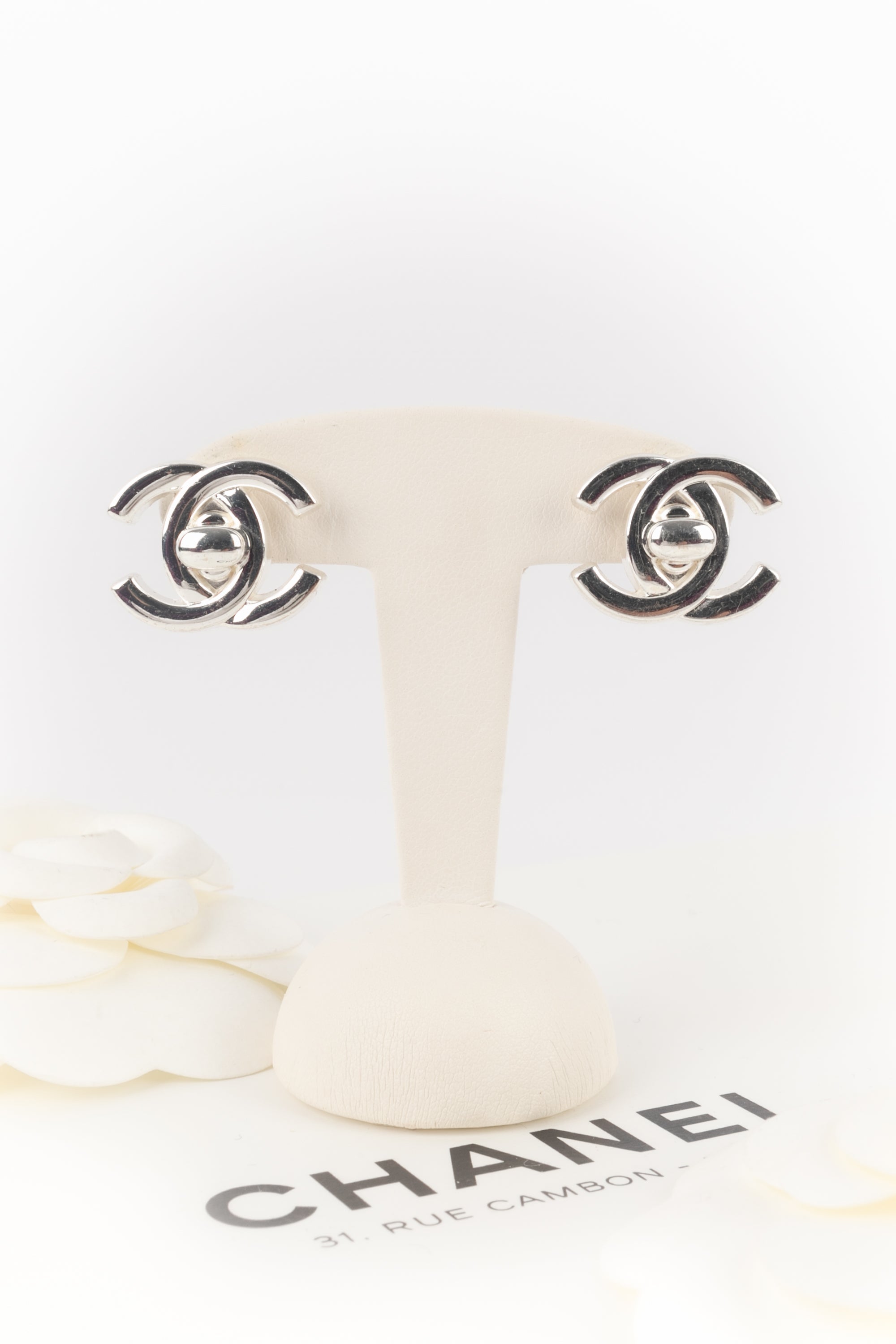 Boucles d'oreilles tourniquet Chanel