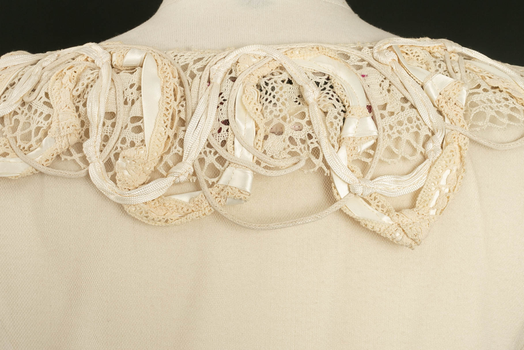 Veste en tulle et dentelle Christian Lacroix