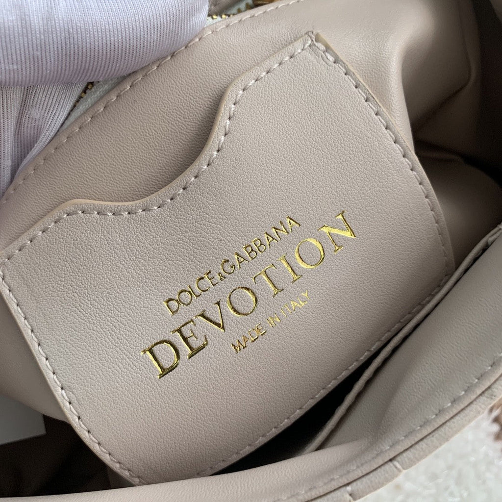 GLAMI MeGLAMIum Devotion Shoulder Bag In Quilted Nappa White For Women 10.2in/26cm GLAMI