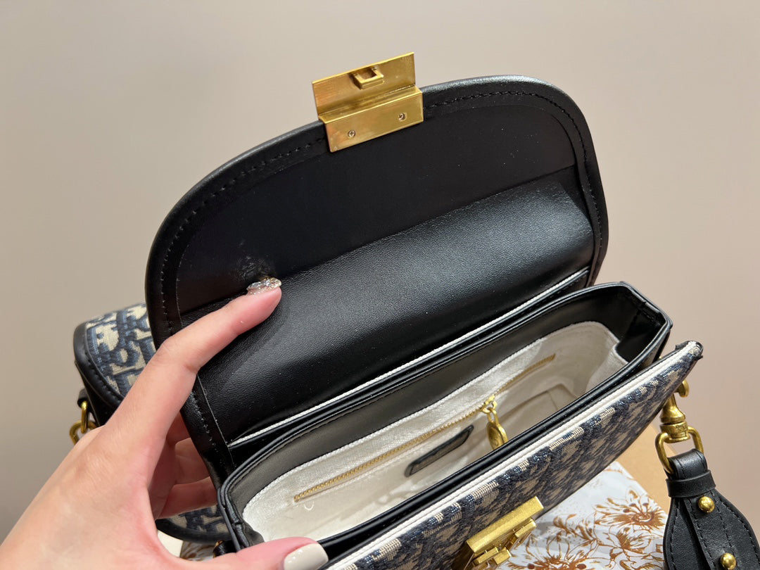 EN - Luxury Bags DIR 363