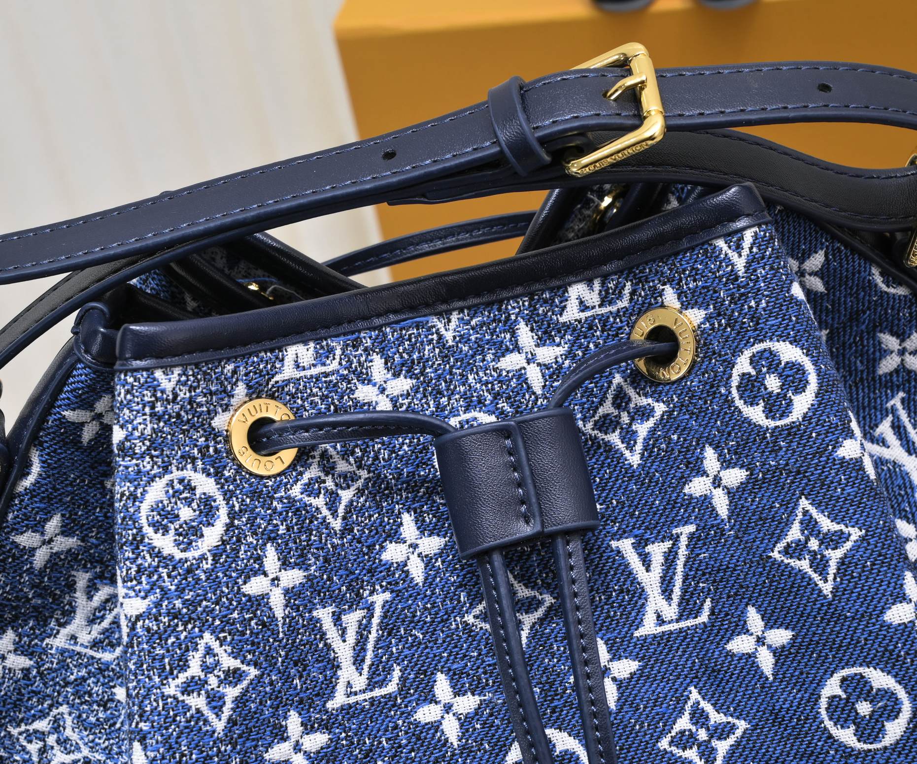 EN - Luxury Bags LUV 875