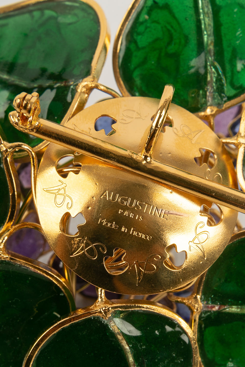 Broche Augustine