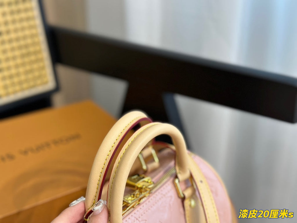 EN - Luxury Bags LUV 737