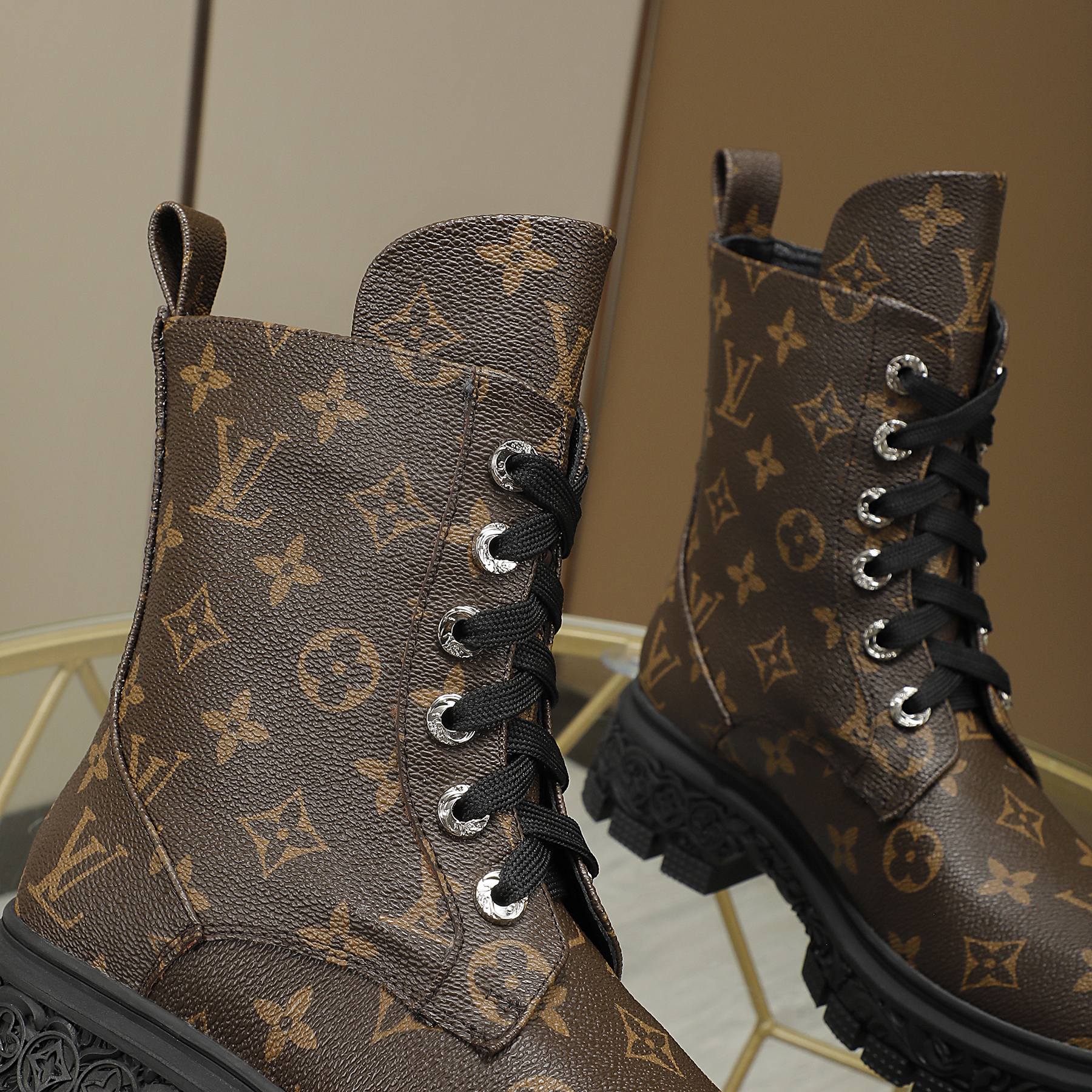 Premium  LUV BOOTS 039