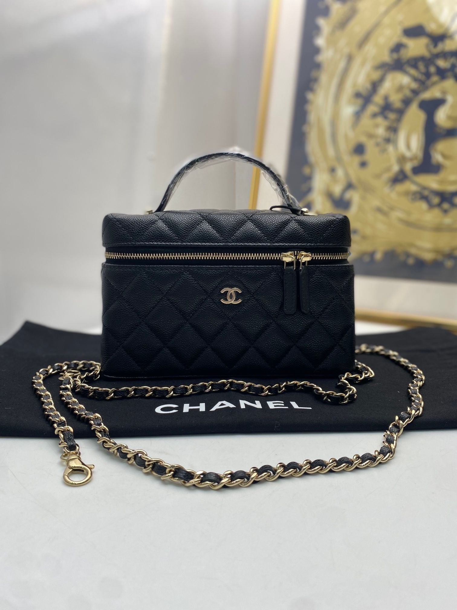 Preloved Chanel 25P 19.5*5*17cm Black Bag 110284