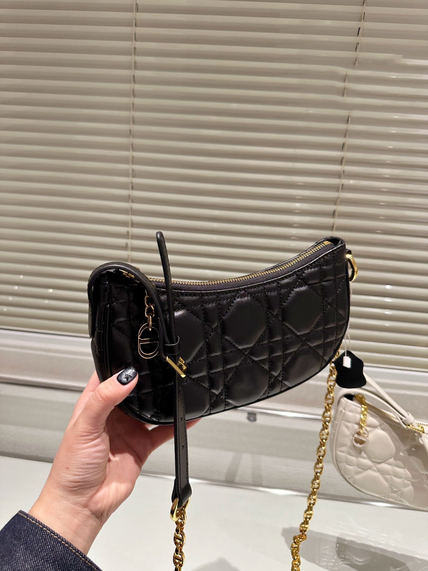 EN - Luxury Bags DIR 373