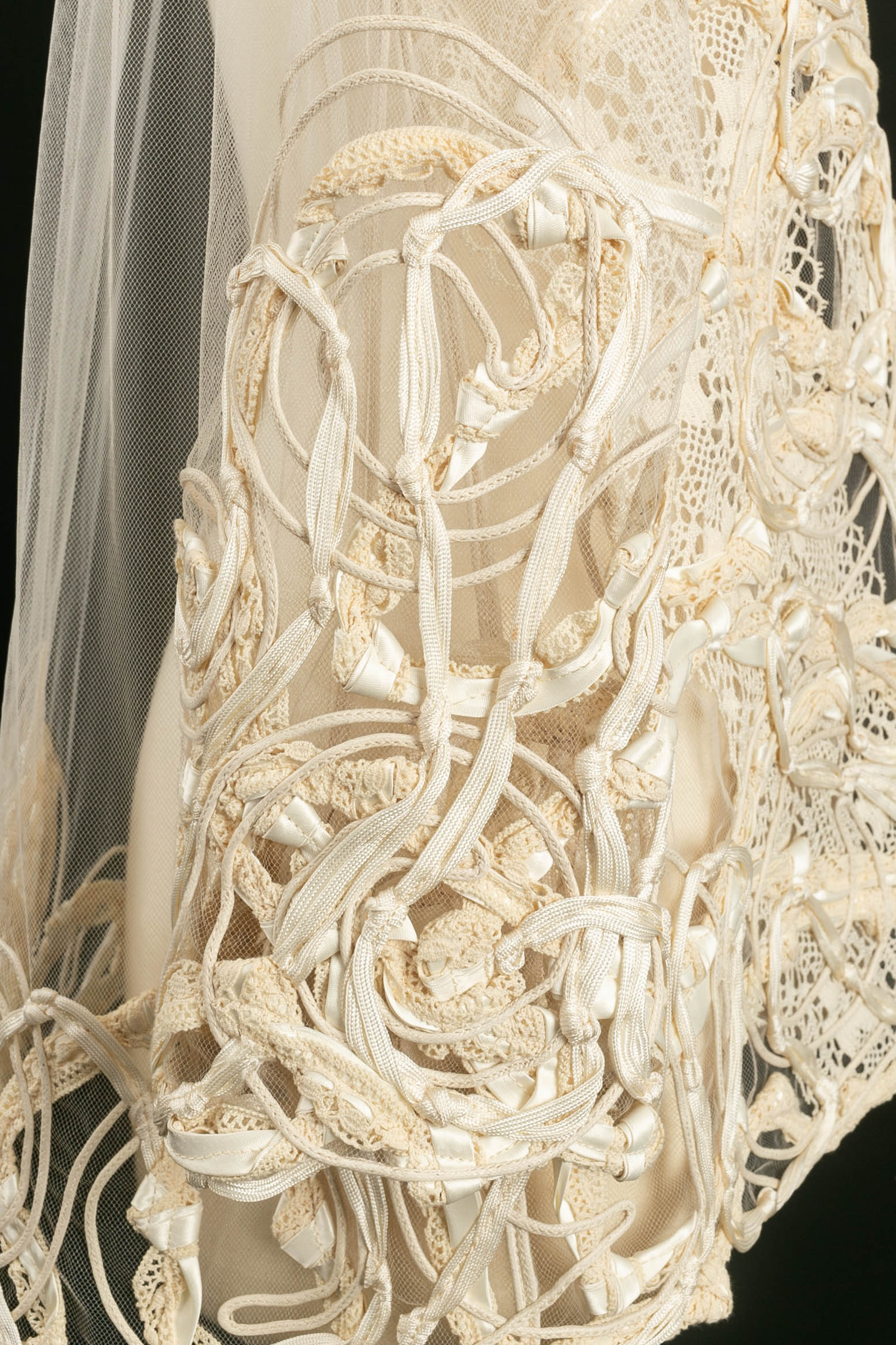 Veste en tulle et dentelle Christian Lacroix
