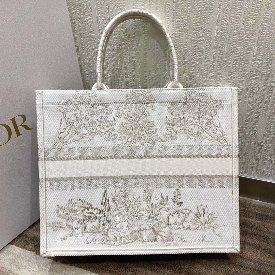 GLAMI Large Book Tote Gold-Tone Around The World Stella Embroidery, For Women WomenÃ¢â‚¬â„¢s Handbags, 42cm CD M1286ZTQL_M01E