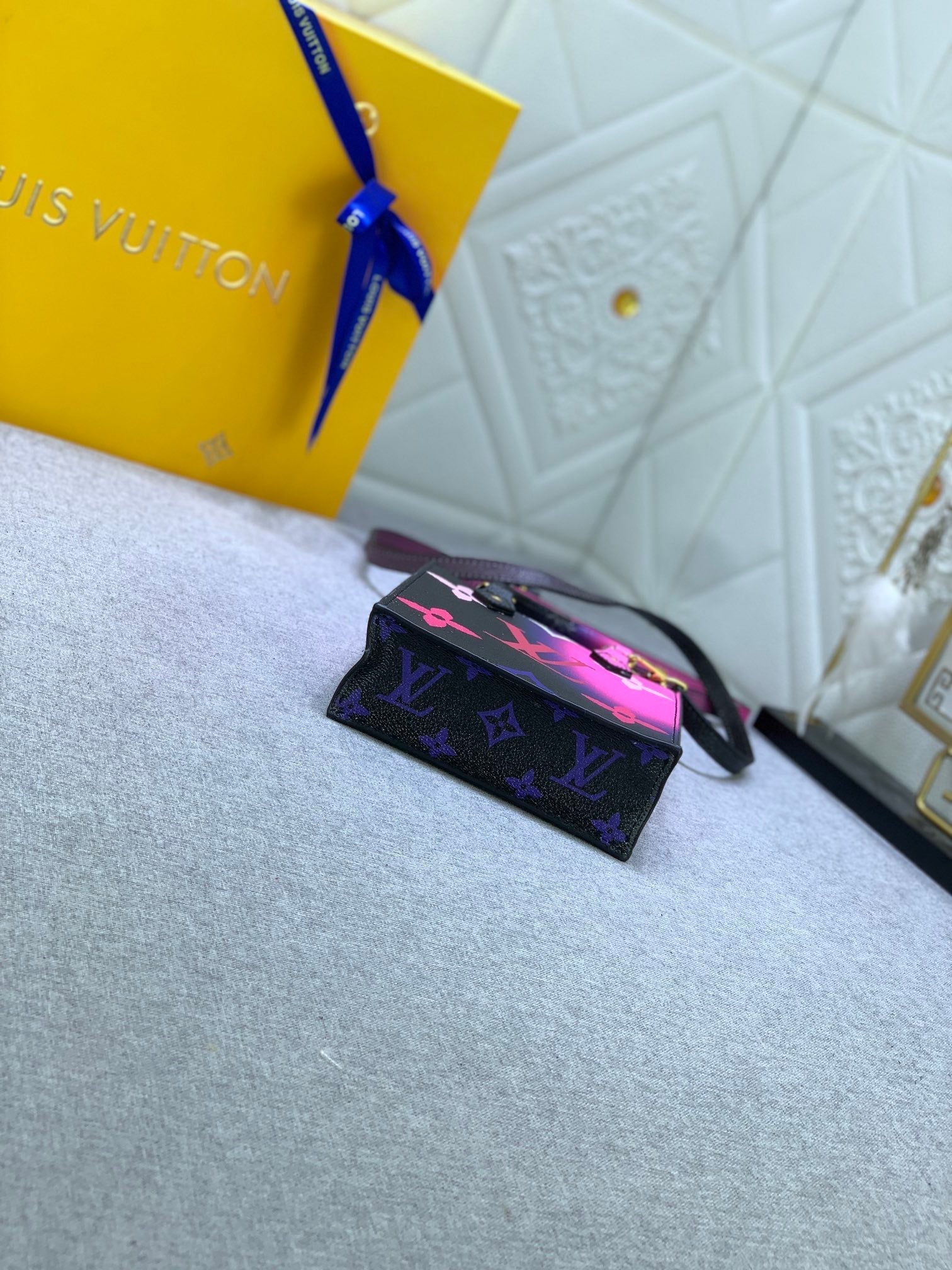 EN - Luxury Bags LUV 822