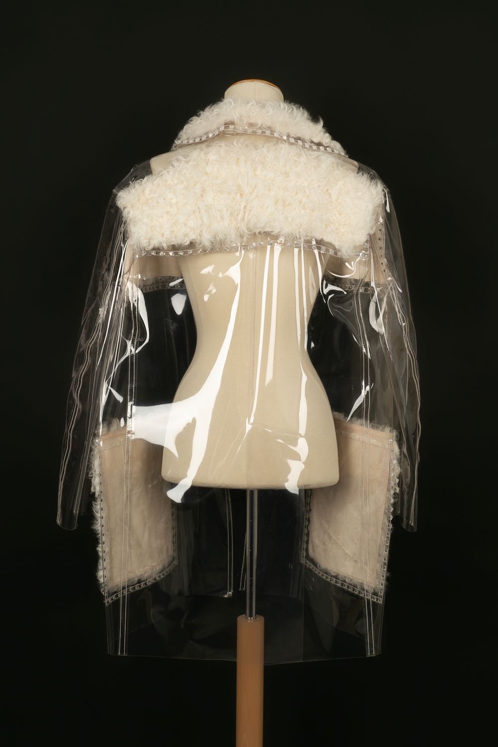 Manteau en vinyle Valentino Pre Fall 2016