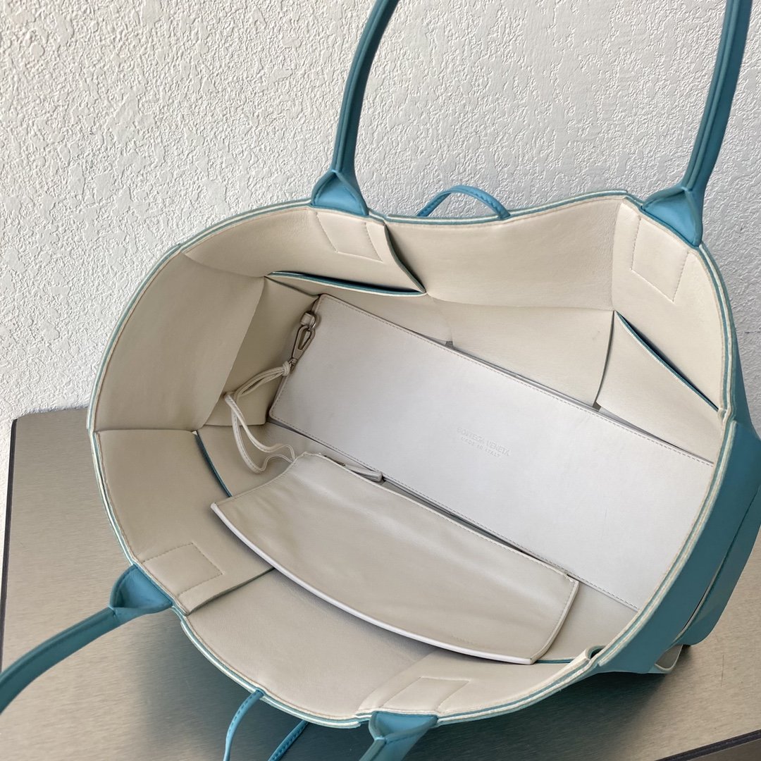 GLAMI Arco Tote Bag For Women 16.14in/41cm In Blue