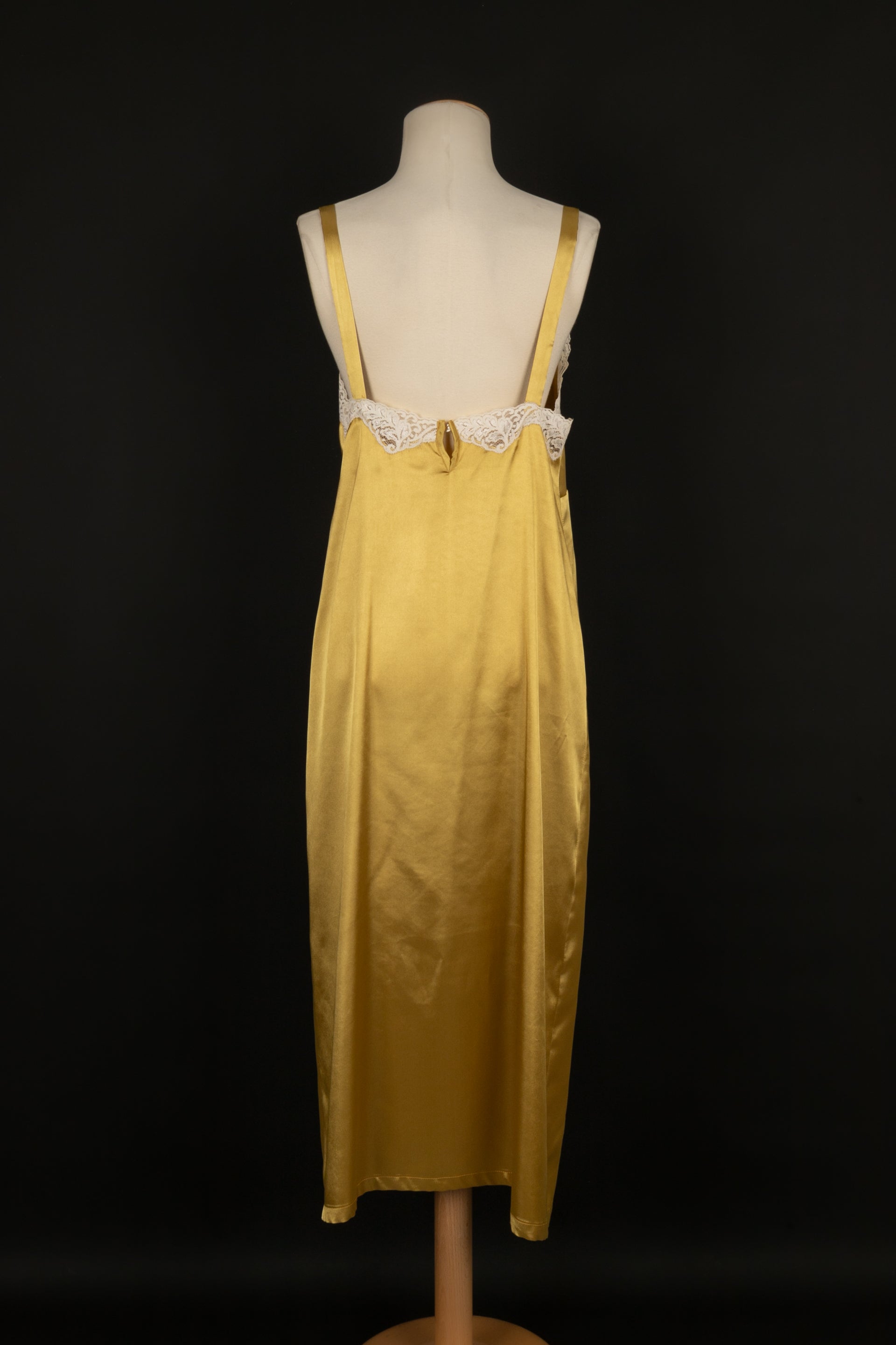 DÃƒÆ’Ã‚Â©shabillÃƒÆ’Ã‚Â© en satin  Nina Ricci