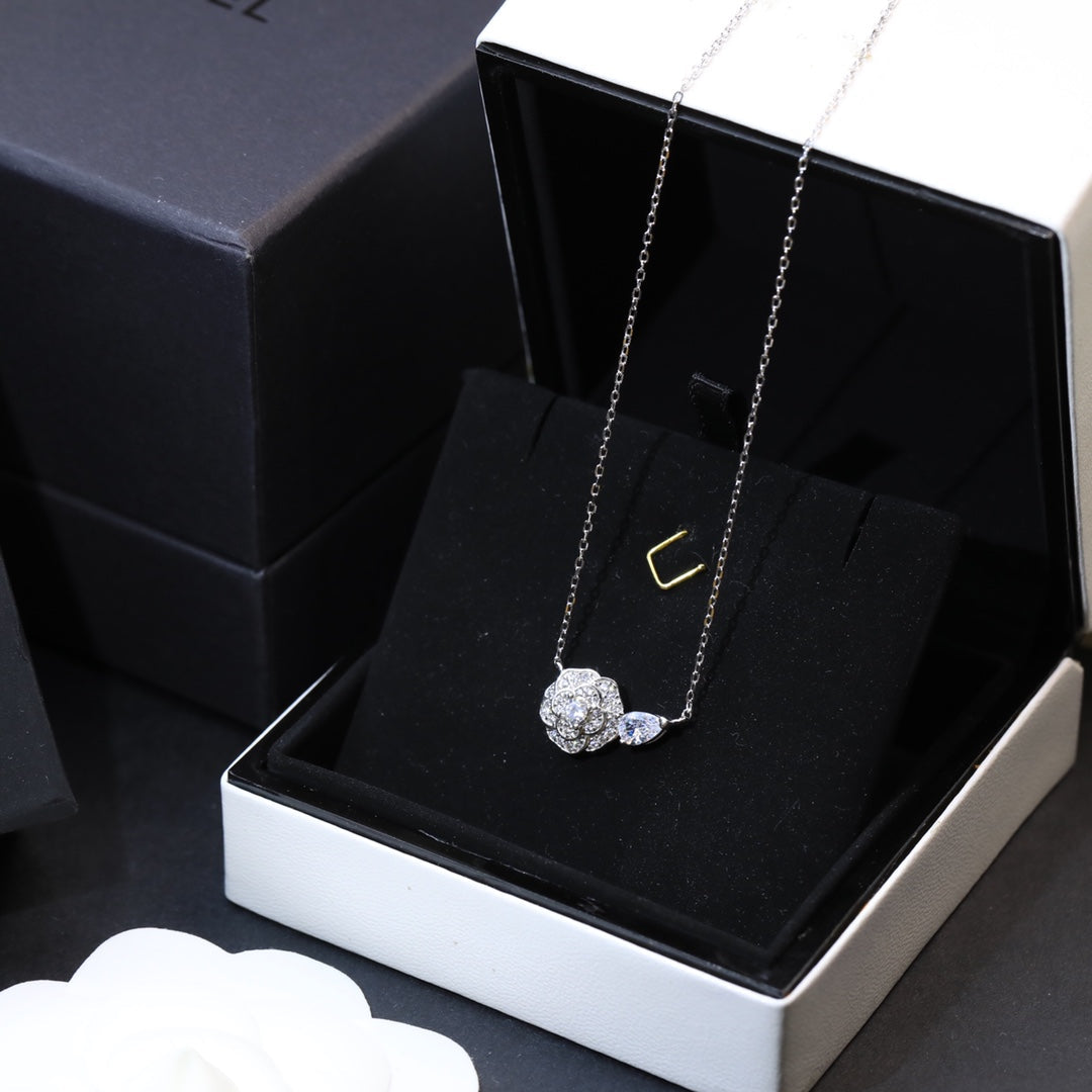 EN - Lux Necklace CHL007