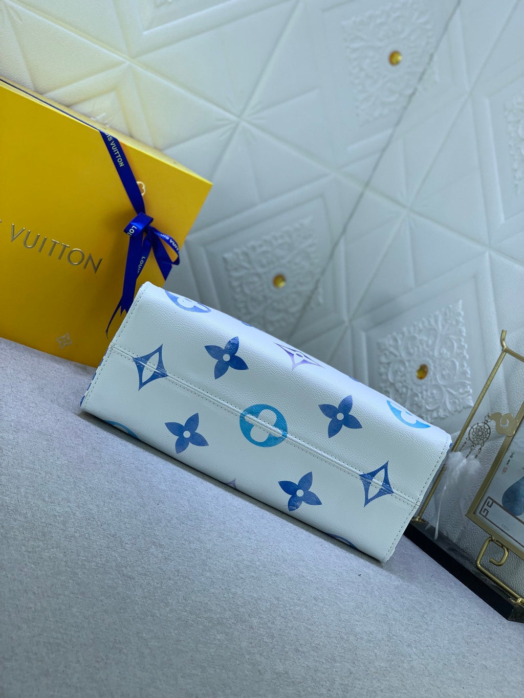 EN - Luxury Bags LUV 819