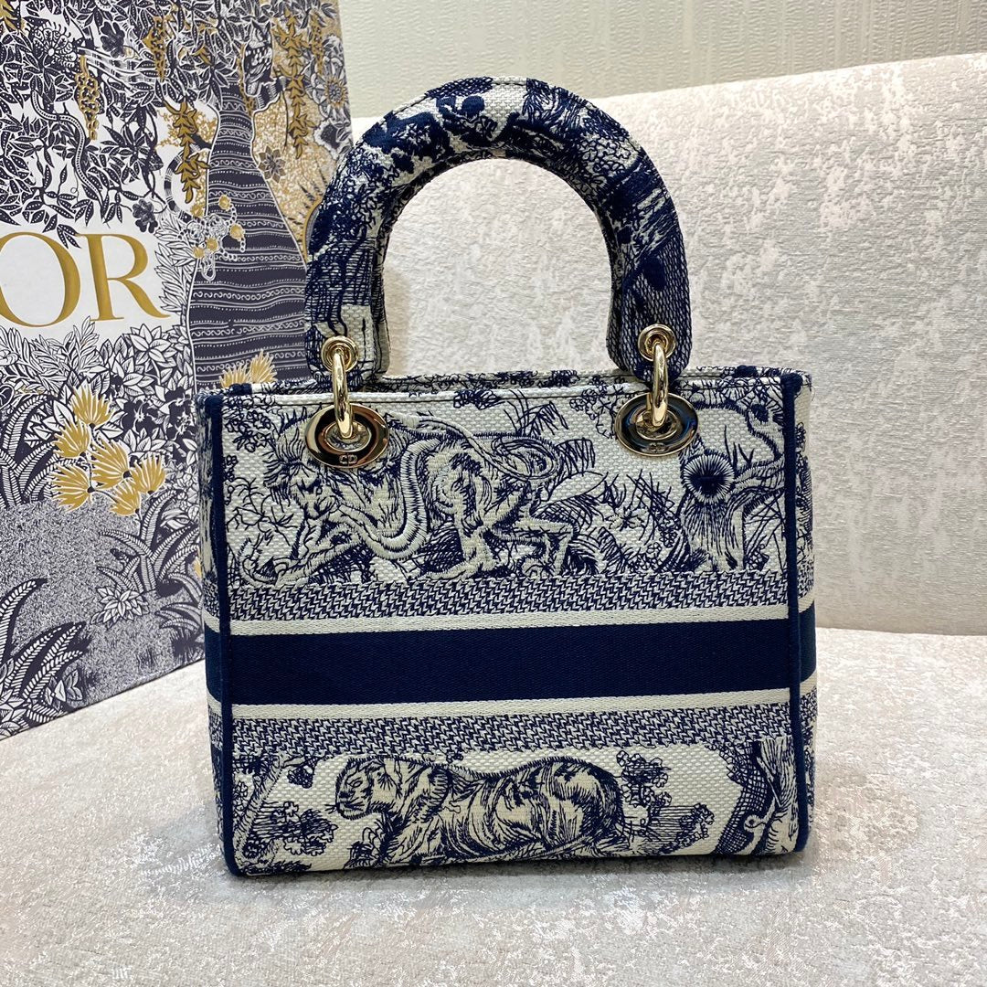 GLAMI MeGLAMIum Lady D-Lite Bag Blue Toile de Jouy Reverse Embroidery, Blue Handbags, Crossbody Bags, 24cm CD M0565ORGO_M928
