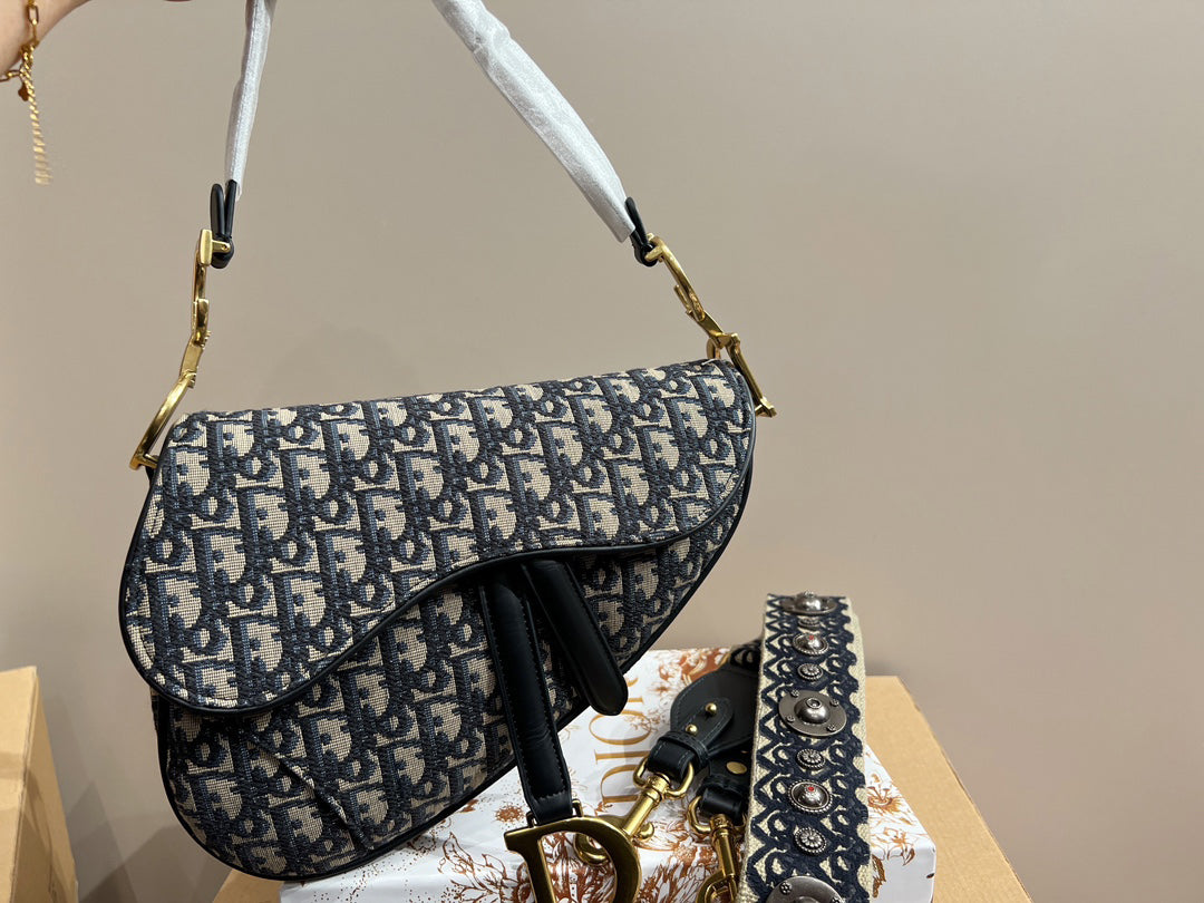 EN - Luxury Bags DIR 362