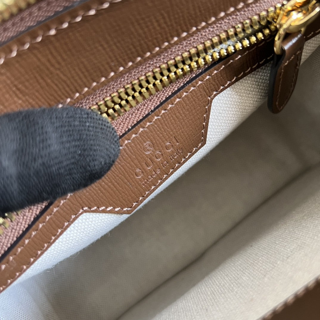 gg Messenger Bag With Interlocking G Beige And Ebony gg Supreme Canvas And Brown For Men 8in/21cm gg 674164 92THG