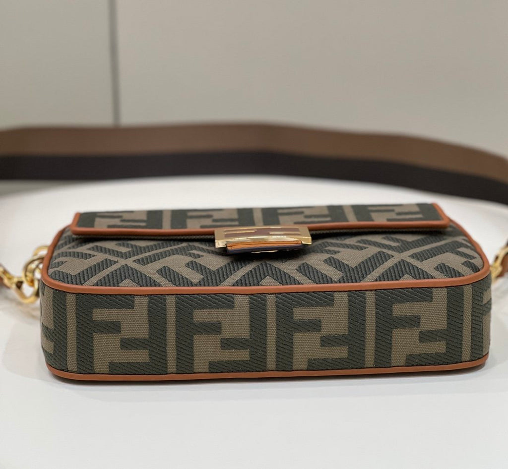 FI Baguette Khaki For Women, WomenÃ¢â‚¬â„¢s Handbags, Shoulder And Crossbody Bags, 10.6in/27cm FF 8BR600