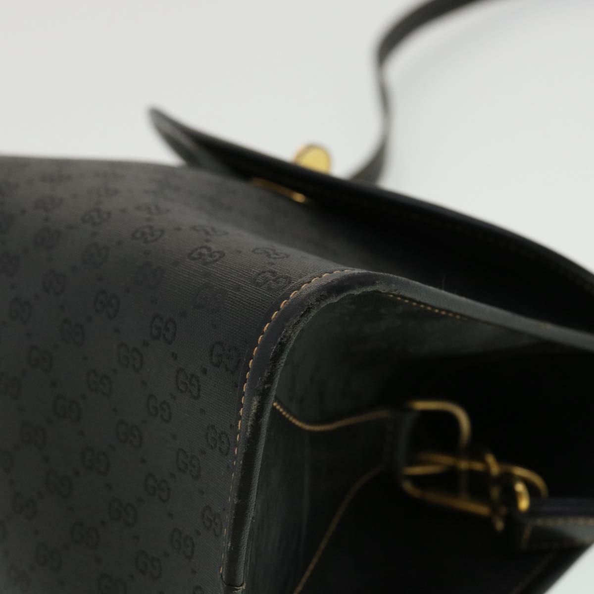 GUCCI Micro GG Canvas Turn Lock Shoulder Bag Black fm1814