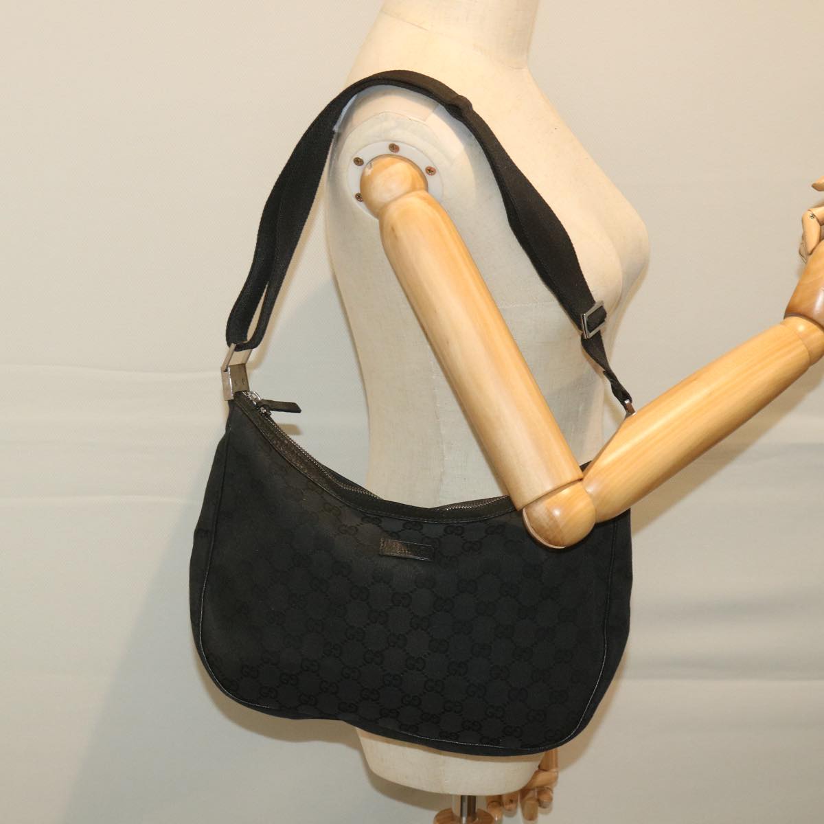 GUCCI GG Canvas Shoulder Bag Black 122790 fm2838