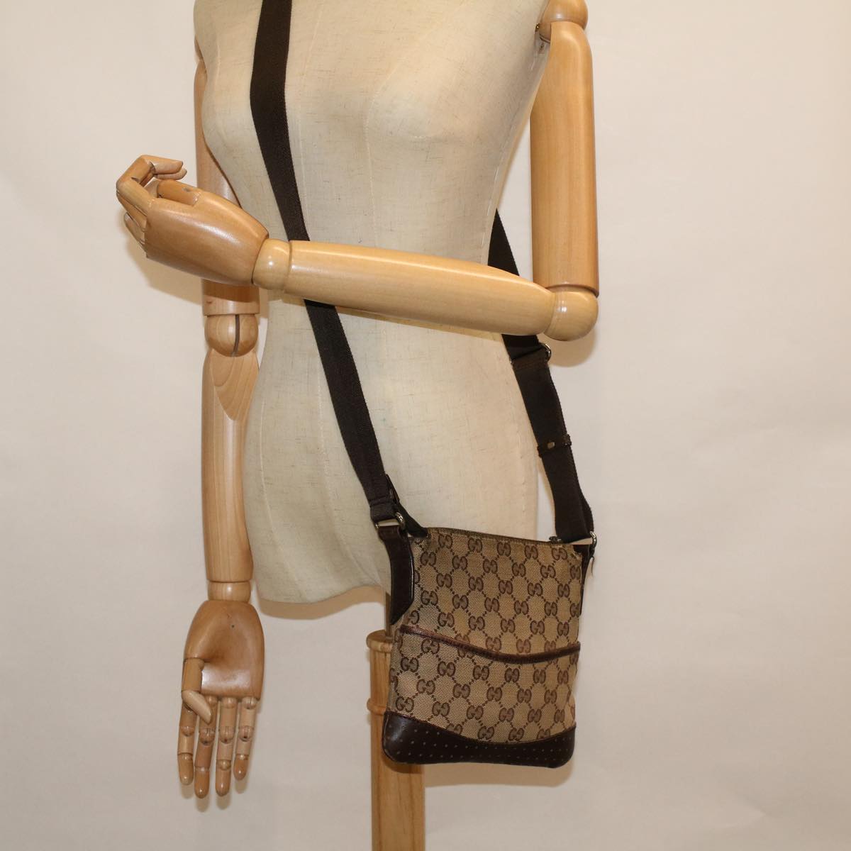 GUCCI GG Canvas Shoulder Bag Beige 1247671 fm2944