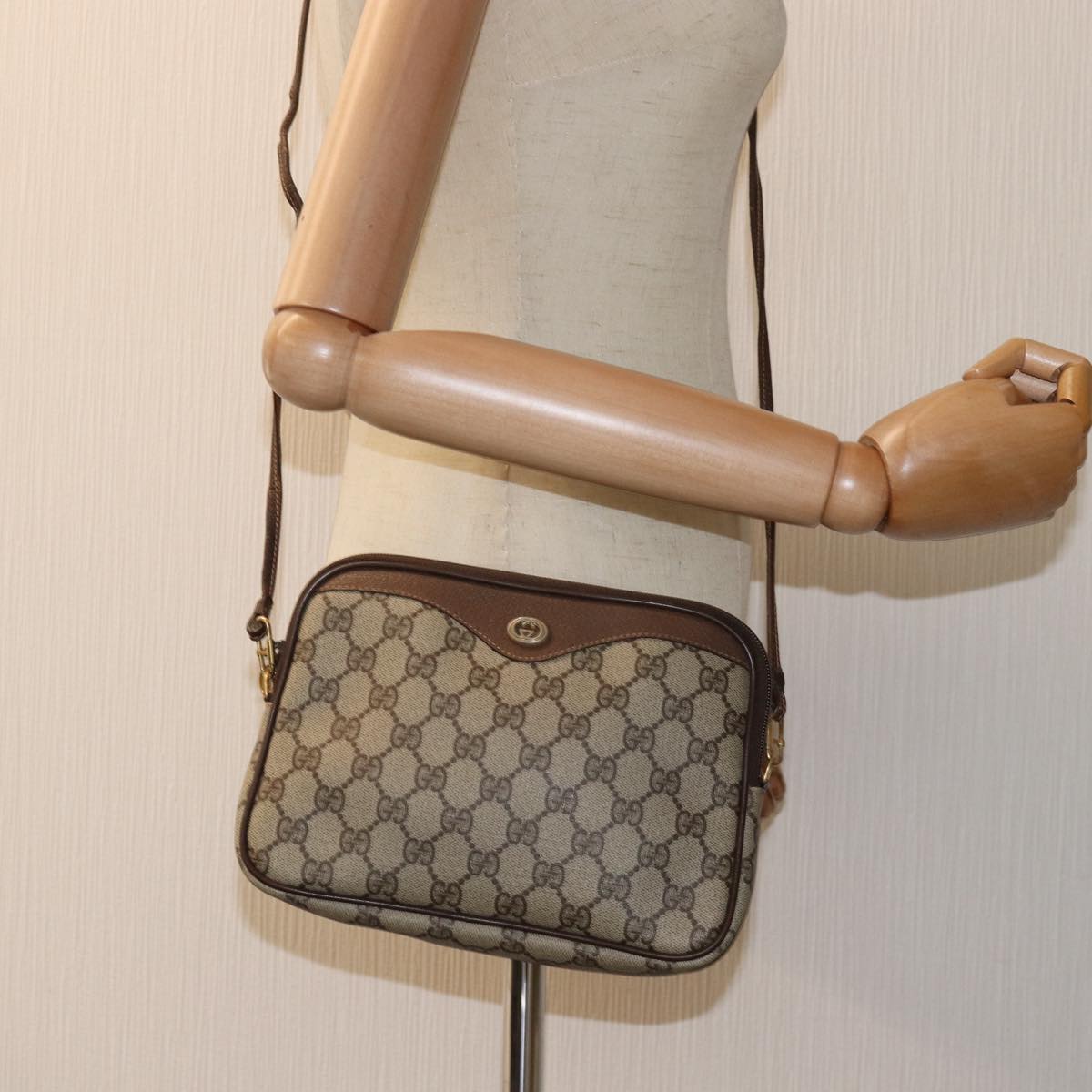 GUCCI GG Supreme Shoulder Bag PVC Beige 97 02 068 fm3411