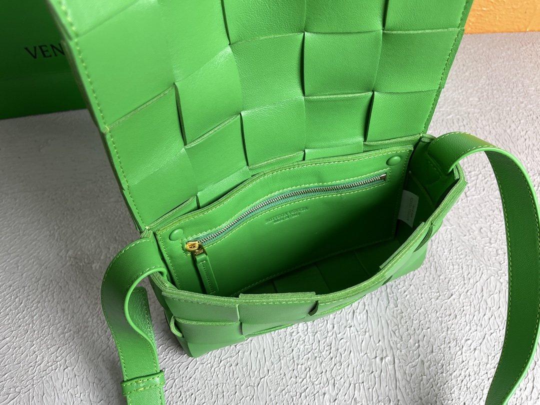GLAMI Cassette Parakeet, For Women, WomenÃƒÂ¢Ã¢â€šÂ¬Ã¢â€žÂ¢s Bags 9.1in/23cm 578004VMAY13724