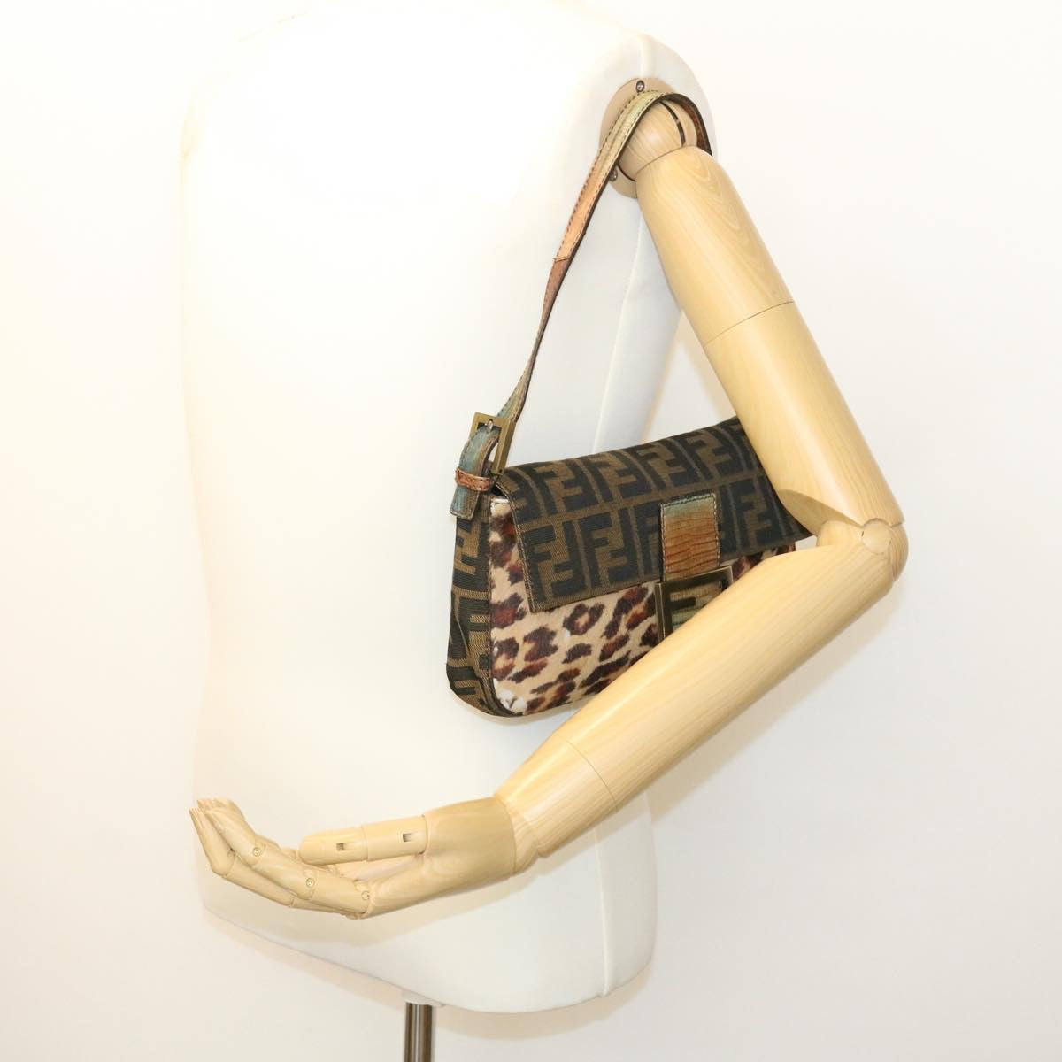 FENDI Zucca Canvas Leopard Mamma Baguette Shoulder Bag Brown Black am1632gA
