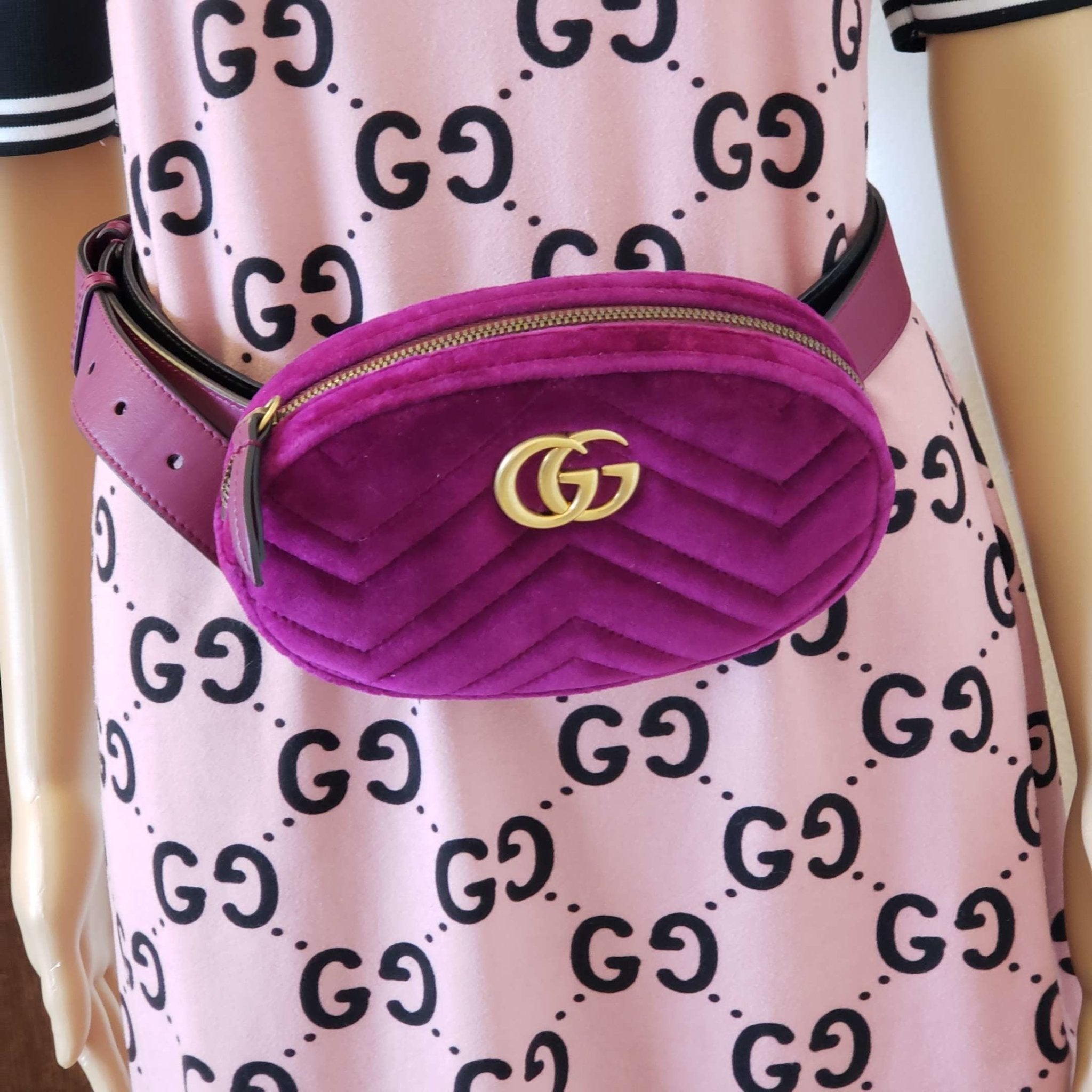 GUCCI GG Marmont Velvet Magenta Waist/Belt Bag