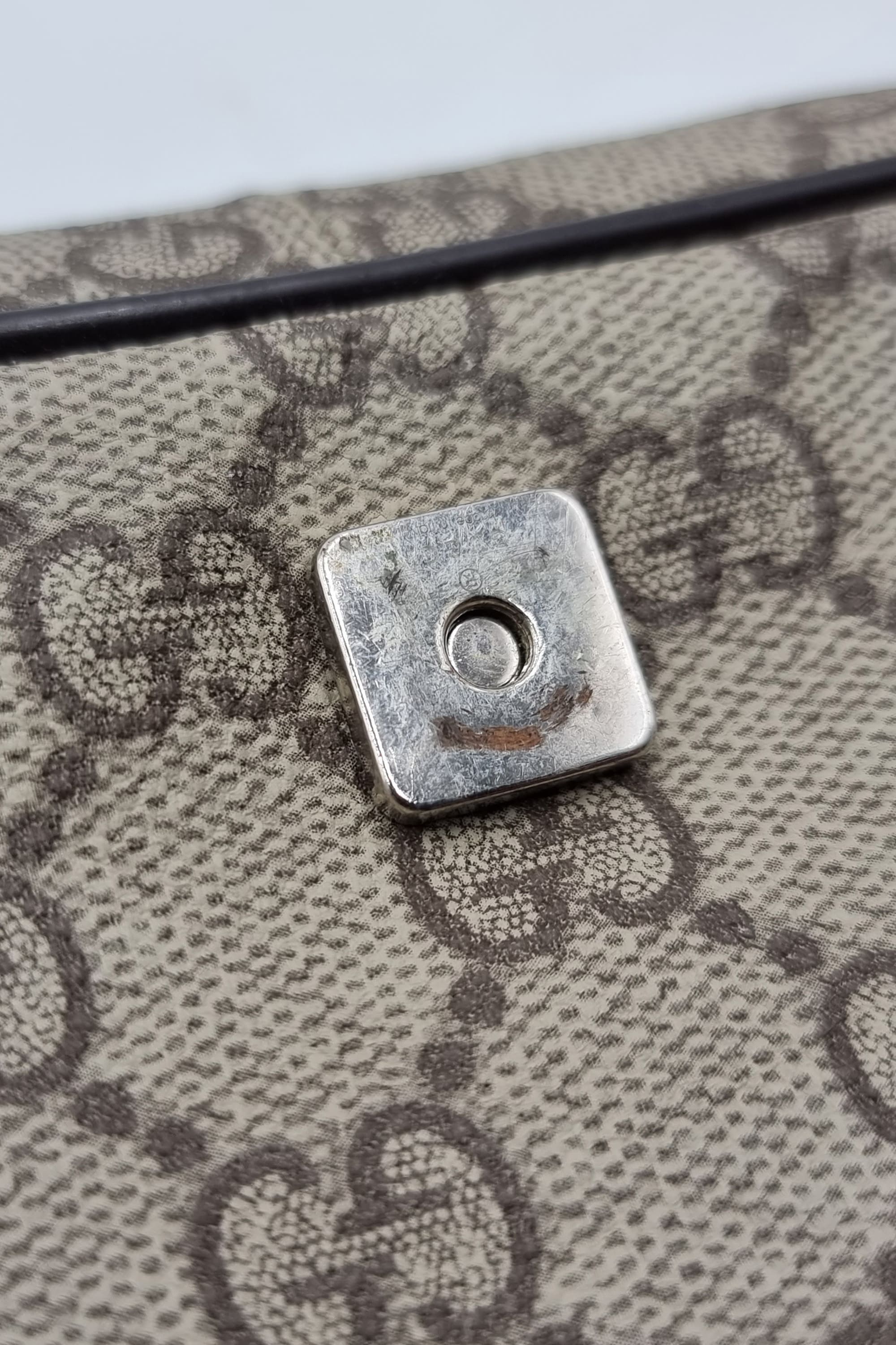 GG Supreme Web Messenger Bag Beige