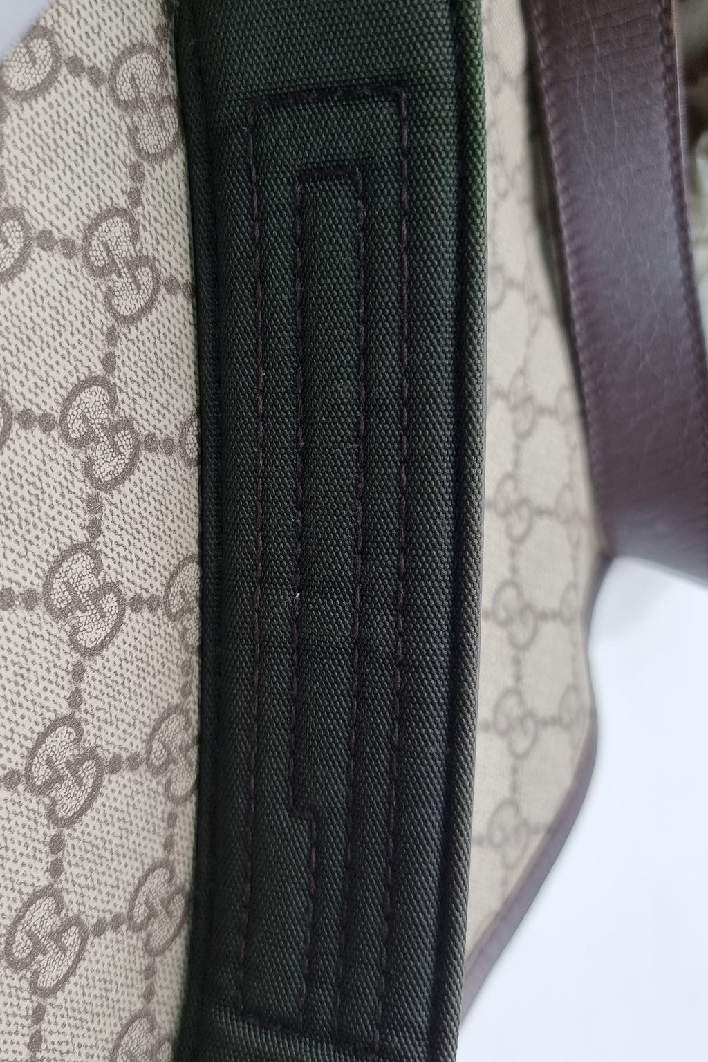GG Supreme Web Messenger Bag Beige