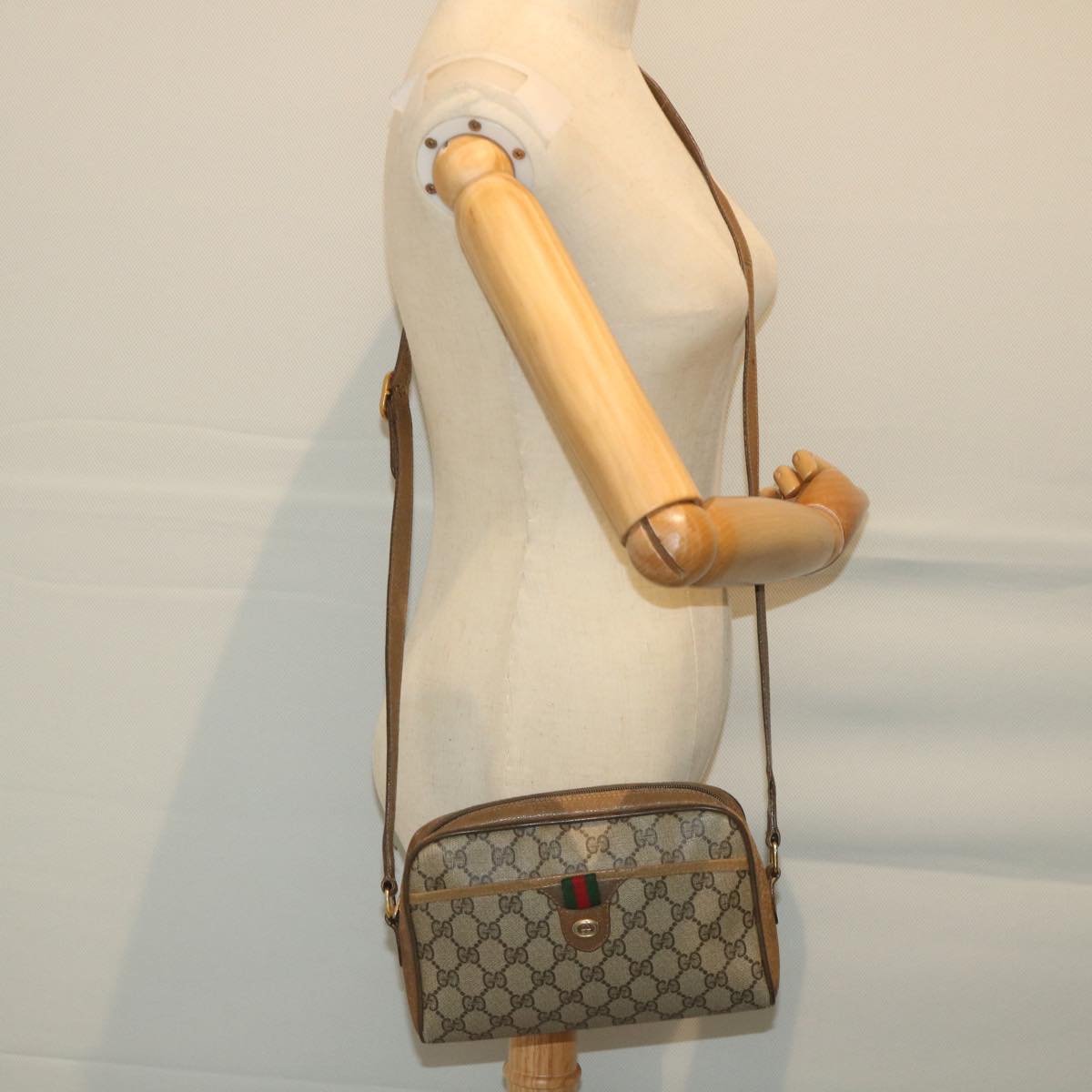 GUCCI GG Supreme Web Sherry Line Shoulder Bag Beige Red 116 02 089 hk891