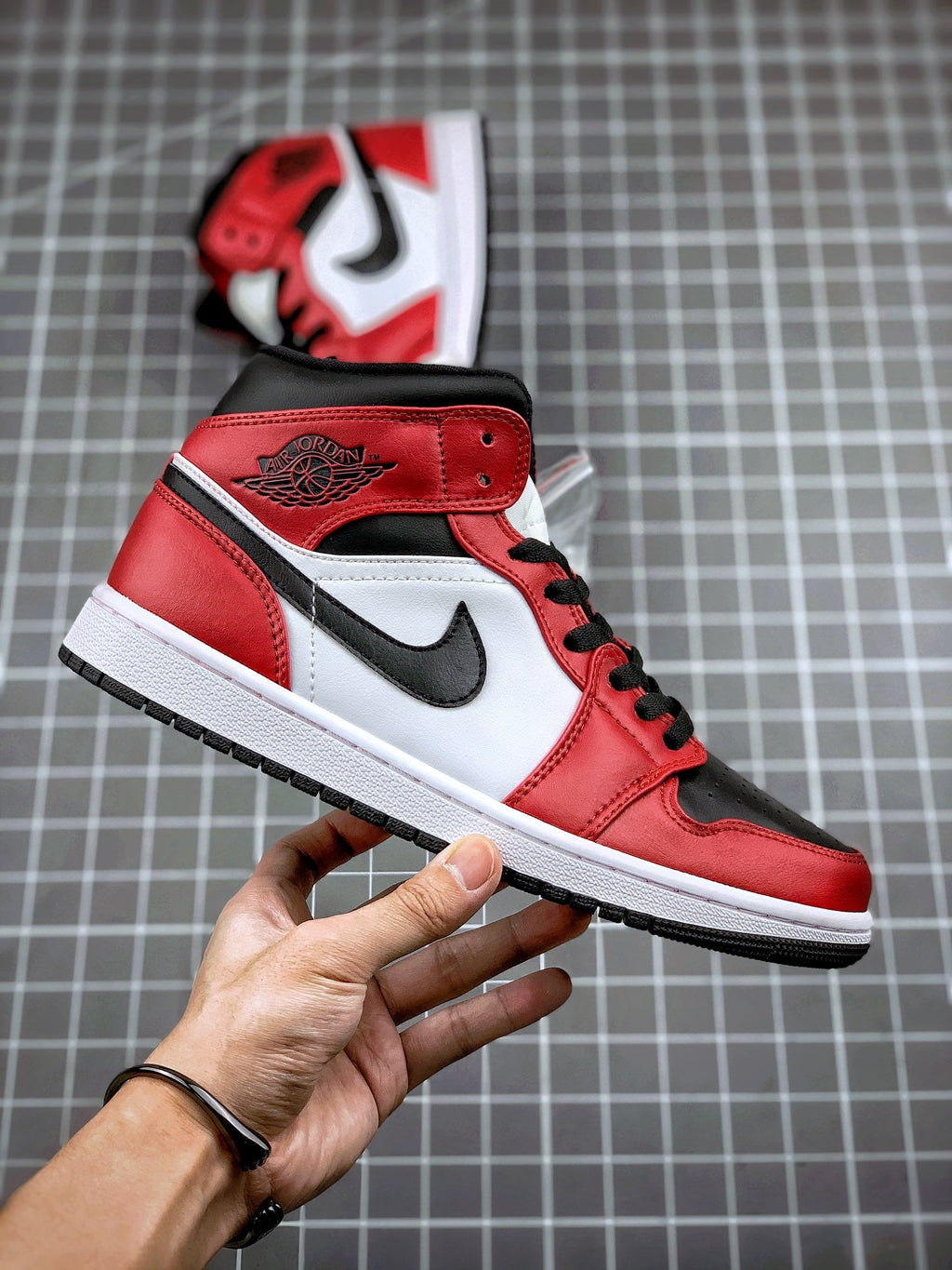 Designer Air Jordan 1 Mid Ã¢â‚¬Å“Gym RedÃ¢â‚¬Â 554724-069