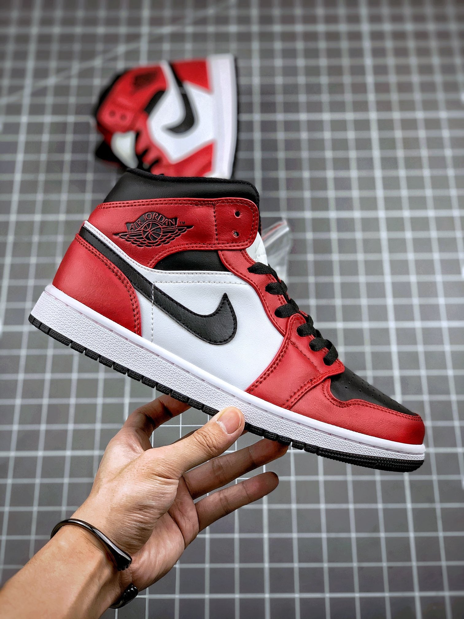 Designer Air Jordan 1 Mid Ã¢â‚¬Å“Gym RedÃ¢â‚¬Â 554724-069