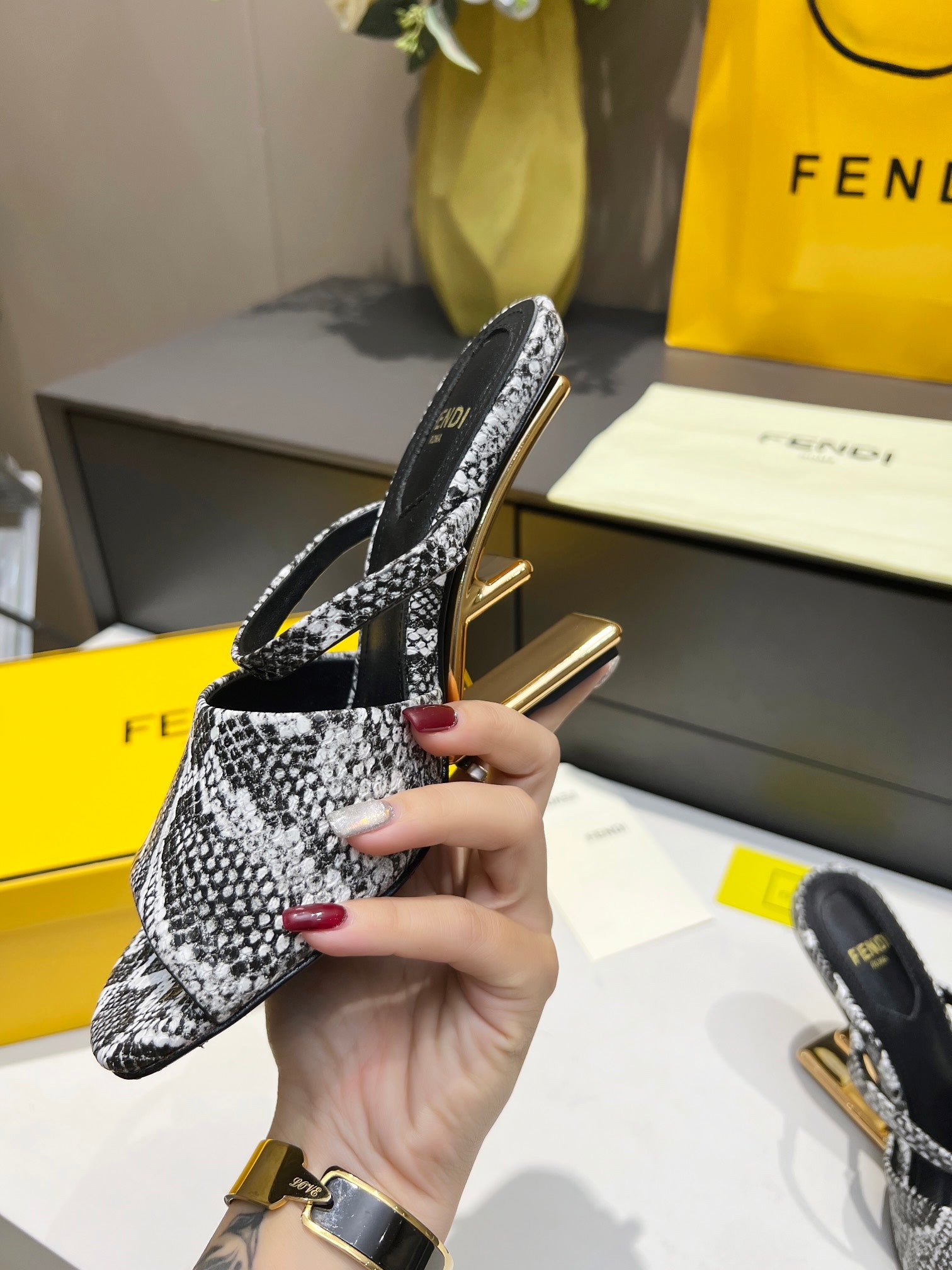 Luxury Shoes - FED - 681