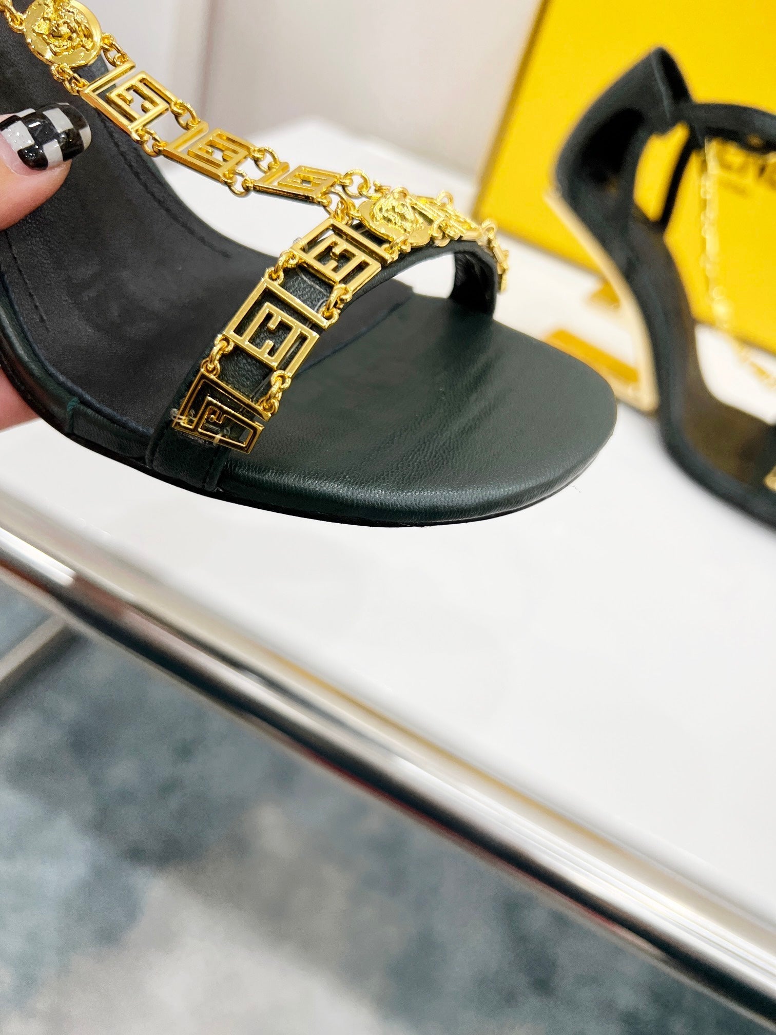Luxury Shoes - FED - 677