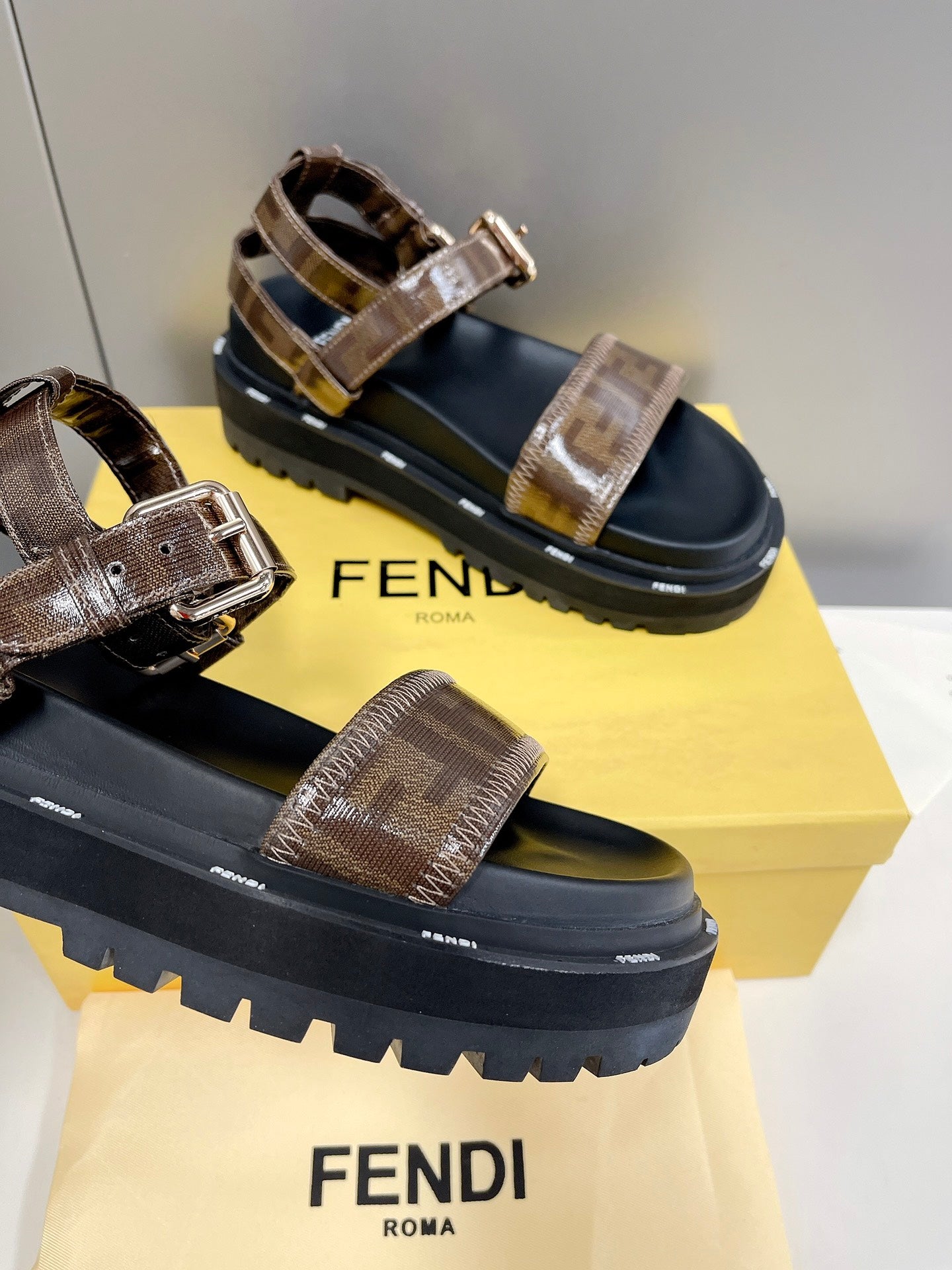 Luxury Shoes - FED - 661