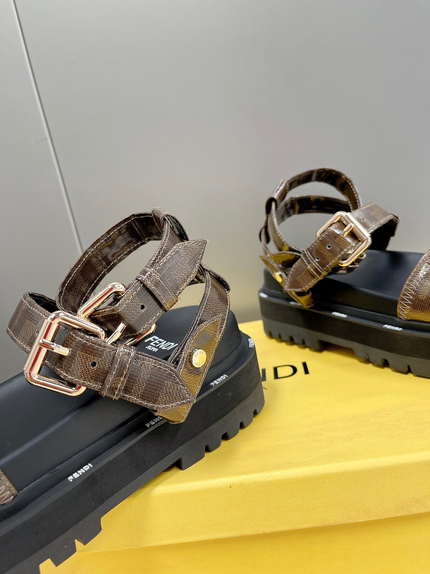 Luxury Shoes - FED - 661