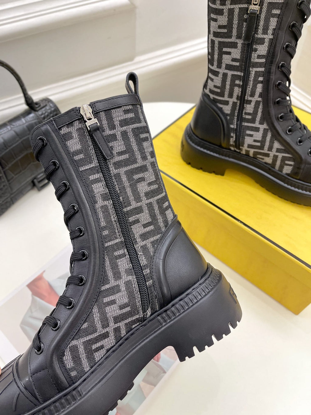 Luxury Shoes - FED - 323
