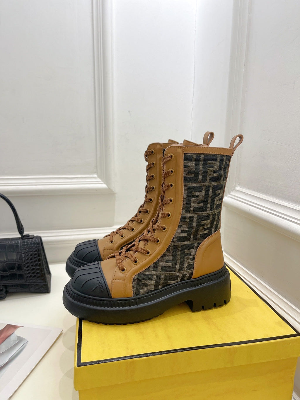 Luxury Shoes - FED - 322