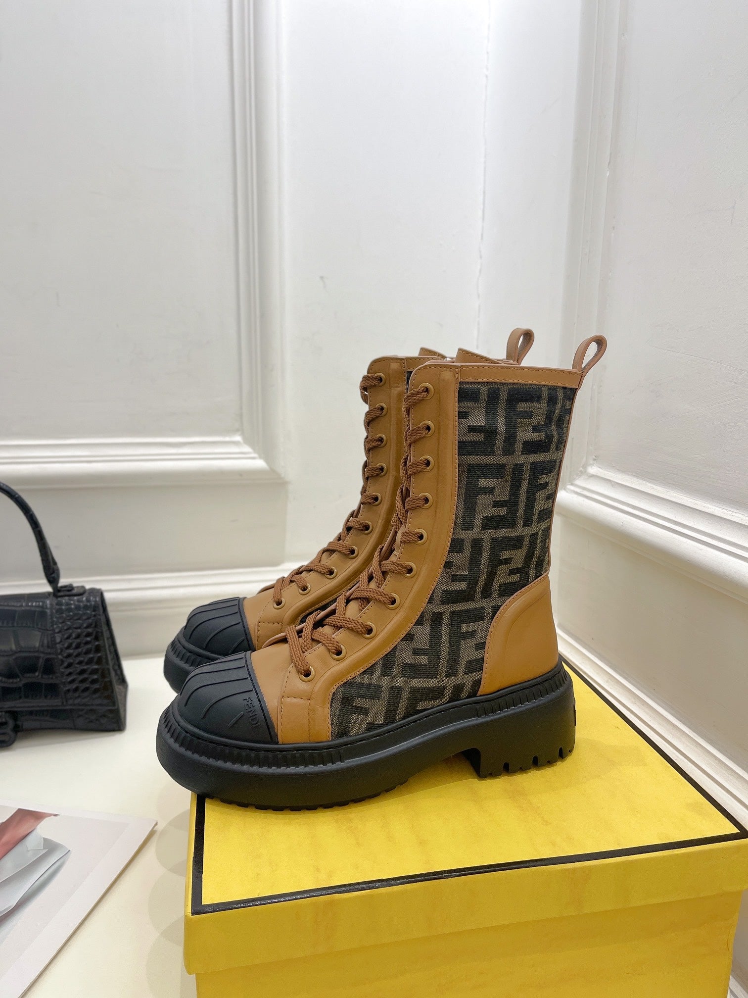 Luxury Shoes - FED - 322