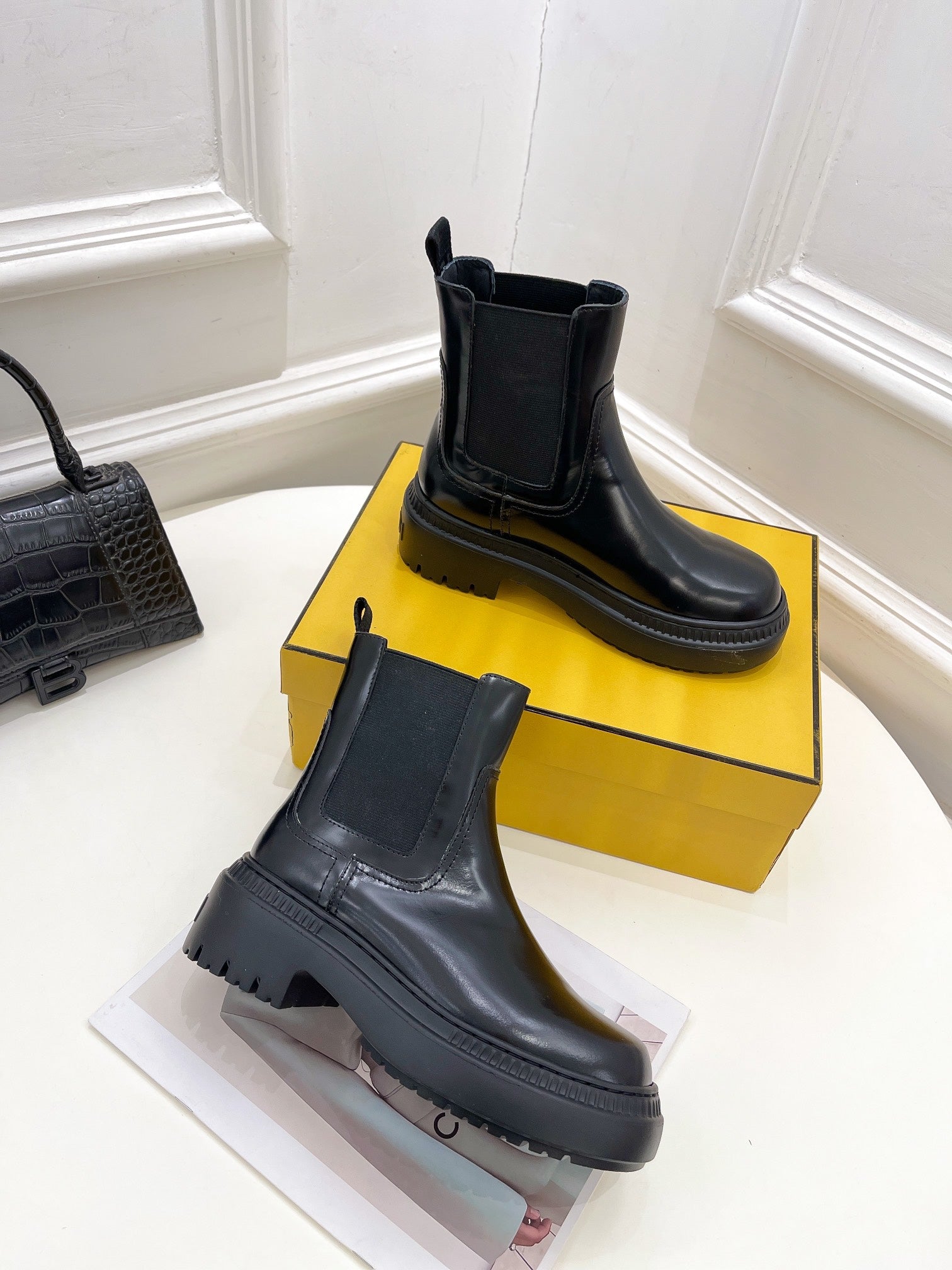 Luxury Shoes - FED - 324