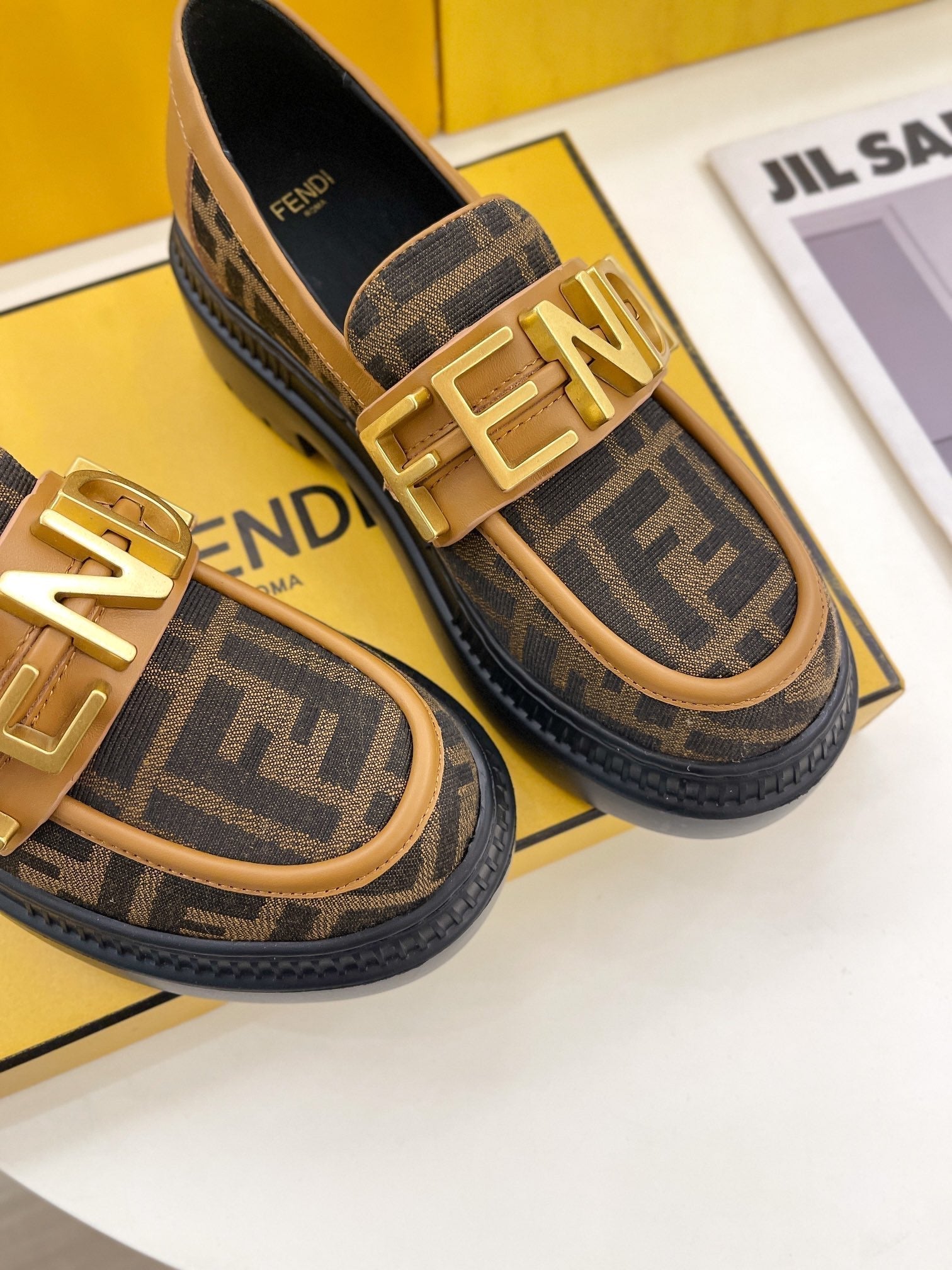 Luxury Shoes - FED - 330