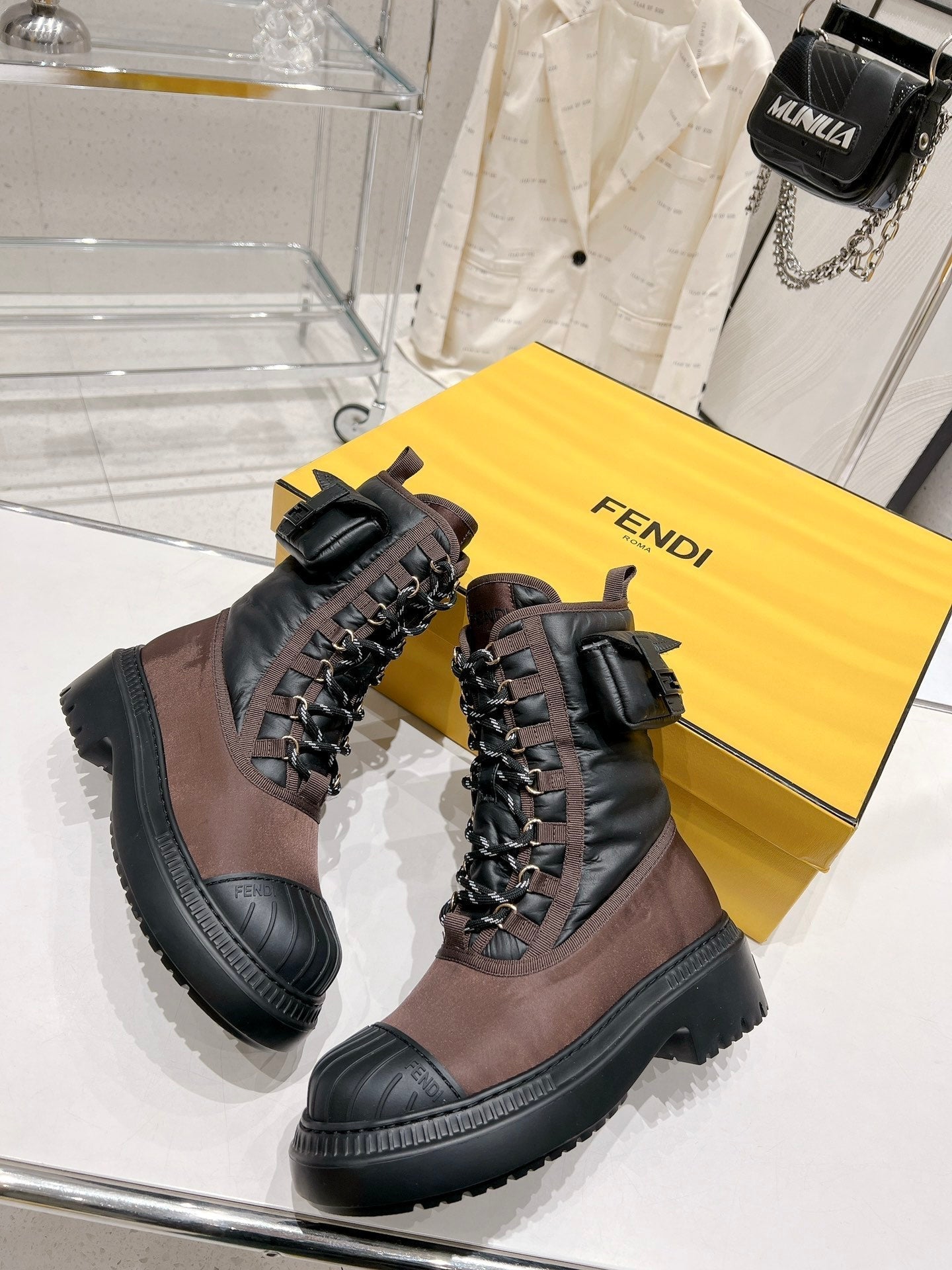 Luxury Shoes - FED - 240